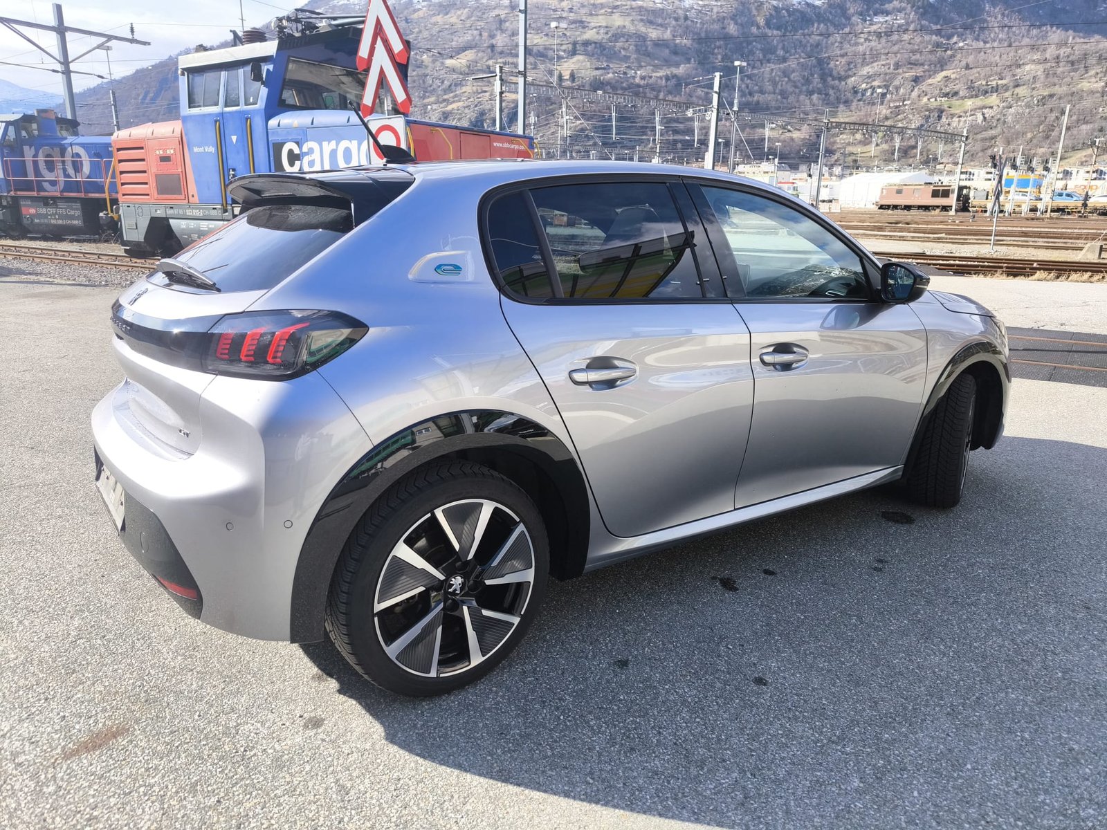 PEUGEOT 208 e-GT Pack, Électrique, Occasion / Utilisé, Automatique - 3