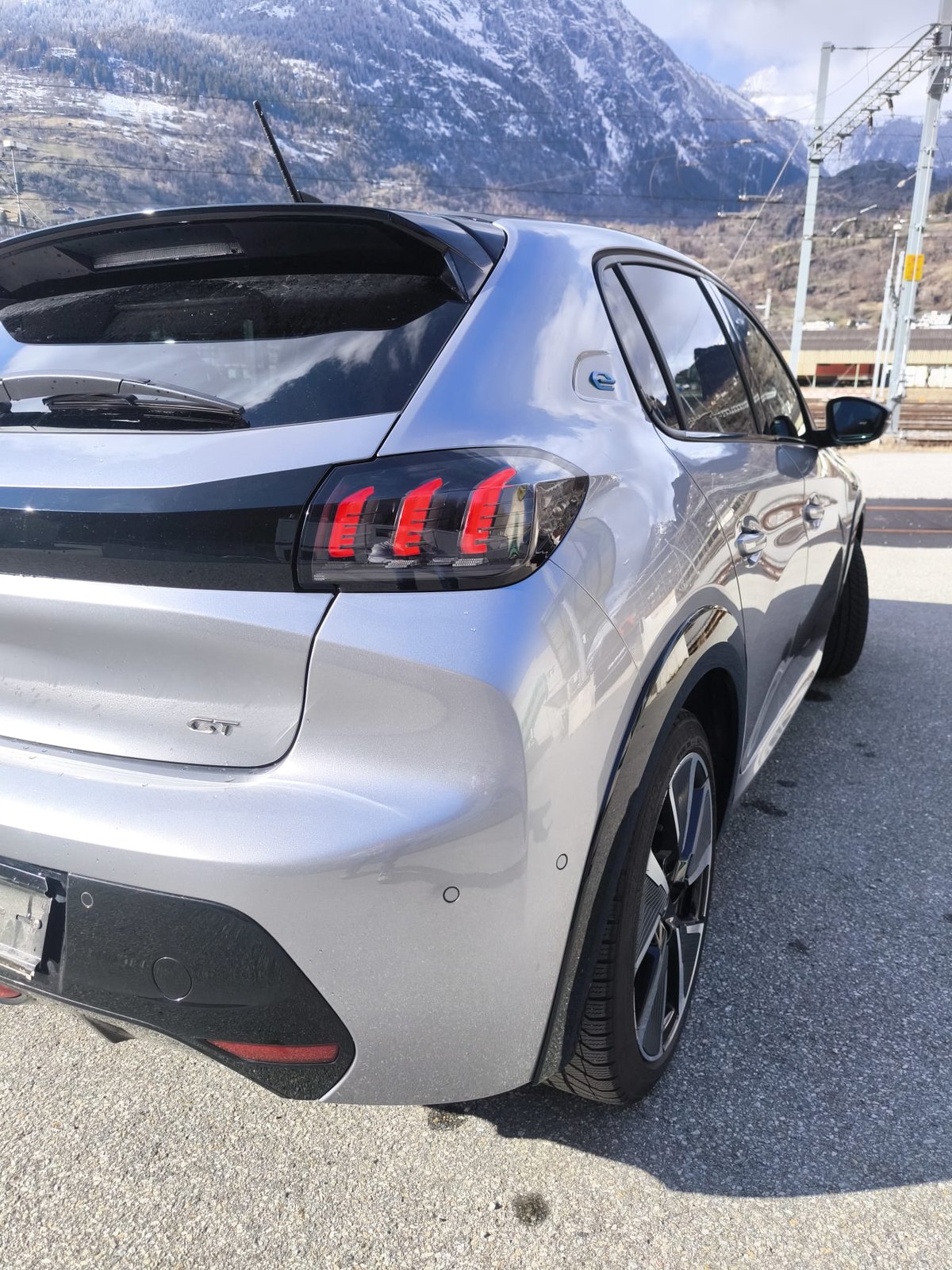 PEUGEOT 208 e-GT Pack, Électrique, Occasion / Utilisé, Automatique - 4