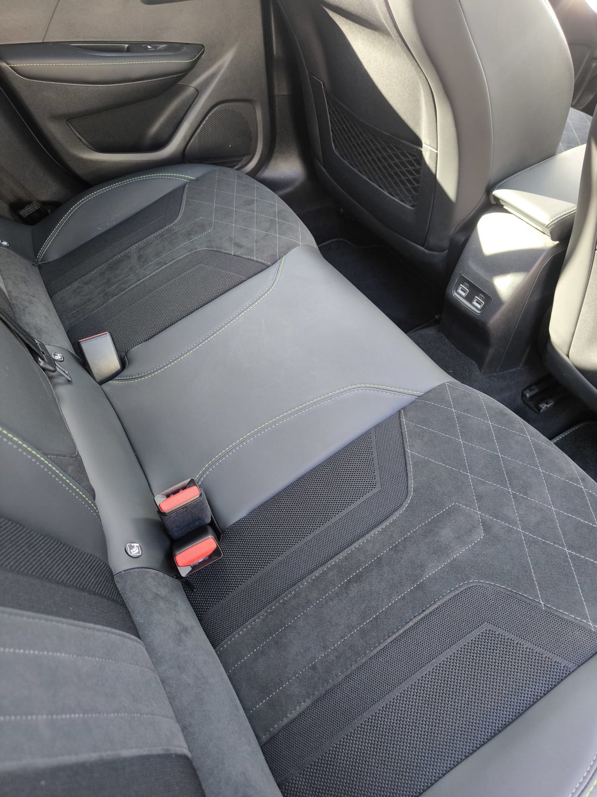 PEUGEOT 208 e-GT Pack, Électrique, Occasion / Utilisé, Automatique - 6