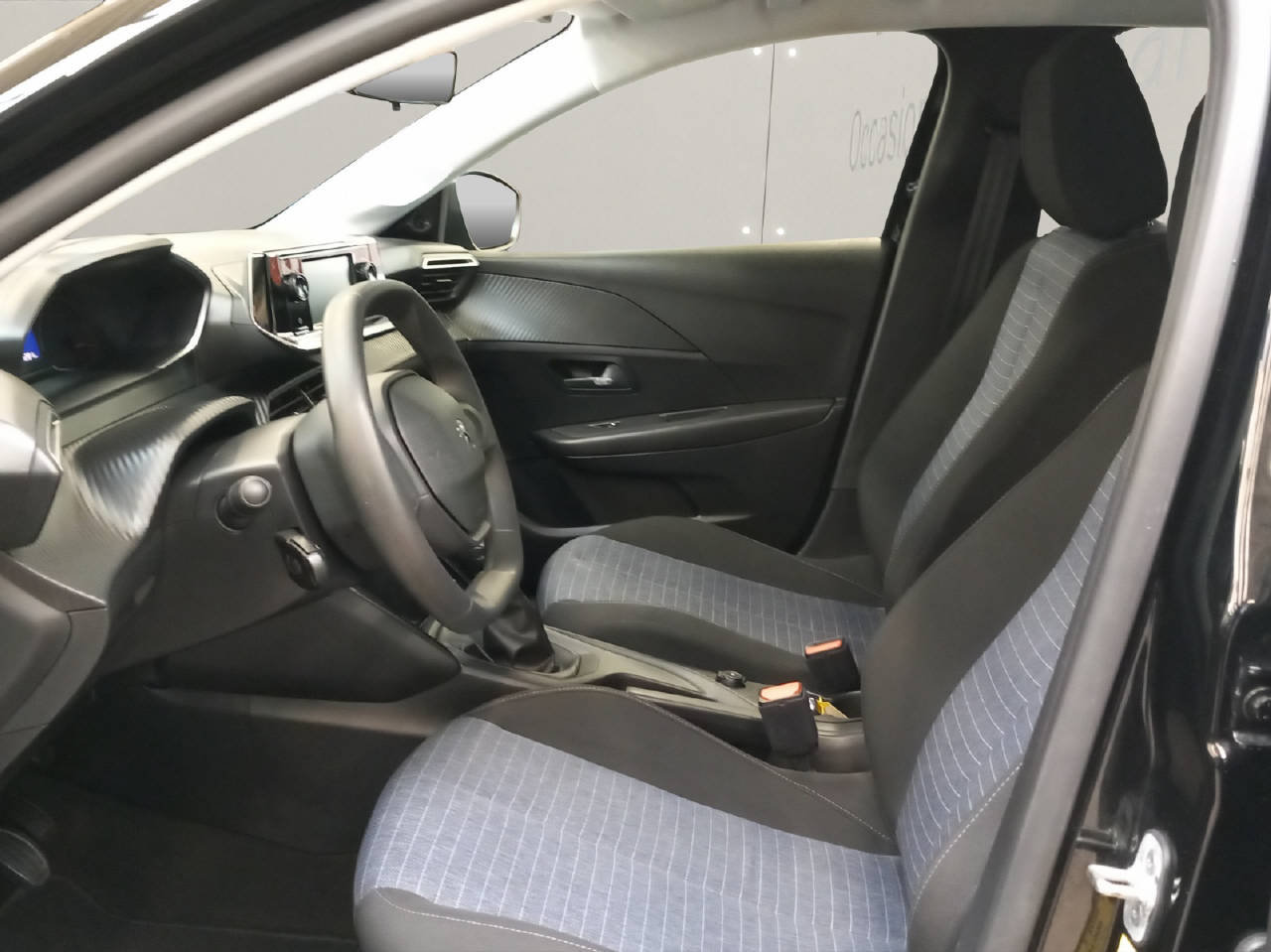 PEUGEOT 208 1.2 PureTech Like, Petrol, Second hand / Used, Manual - 4