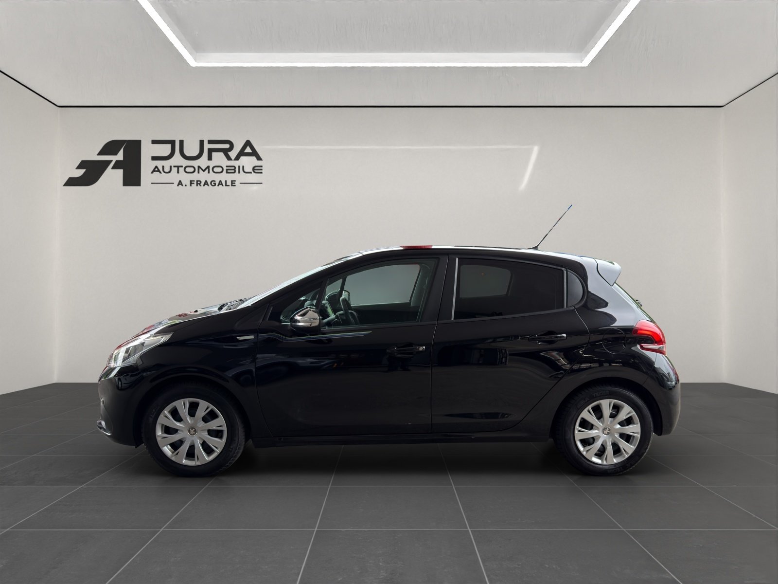 PEUGEOT 208 1.2 PureTech Urban S. EGS S/S, Essence, Occasion / Utilisé, Automatique - 4