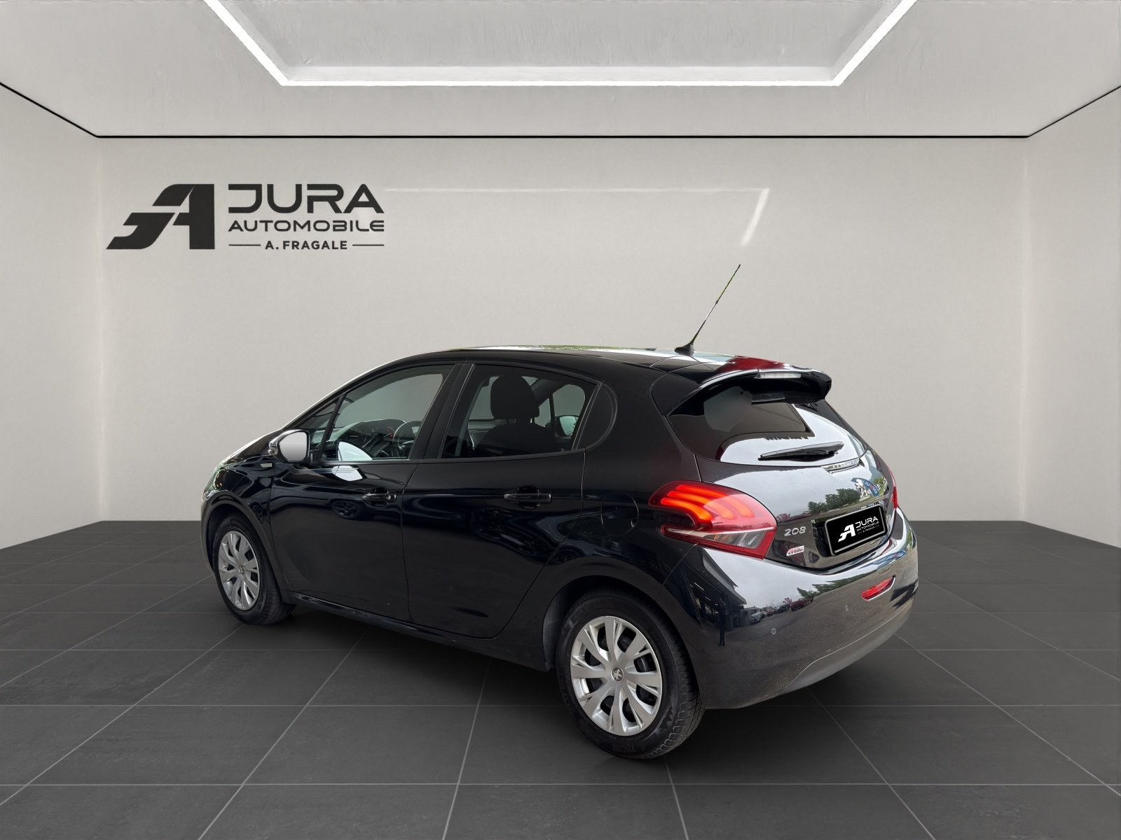 PEUGEOT 208 1.2 PureTech Urban S. EGS S/S, Essence, Occasion / Utilisé, Automatique - 5