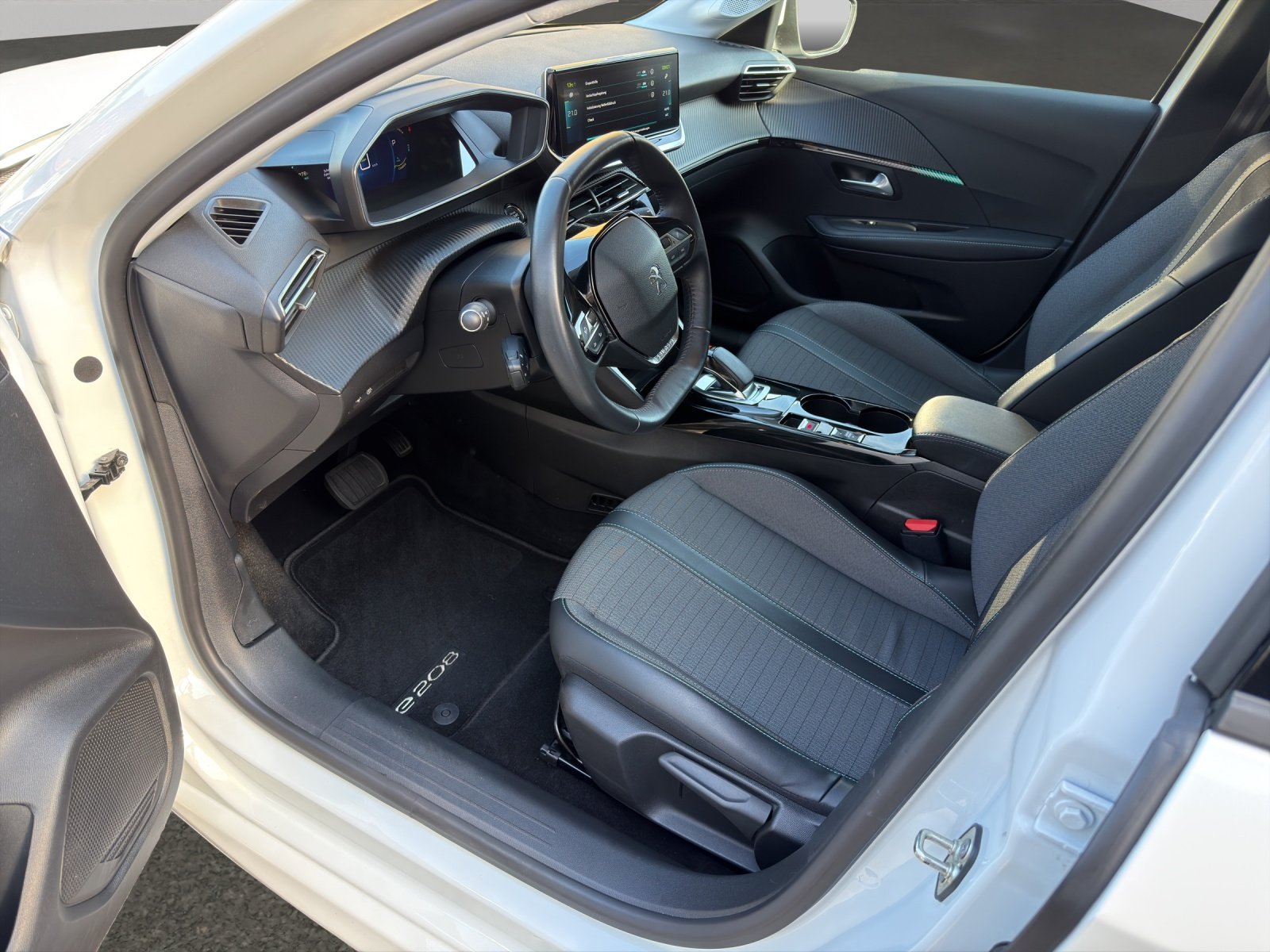 PEUGEOT 208 e-Allure Pack, Électrique, Occasion / Utilisé, Automatique - 4