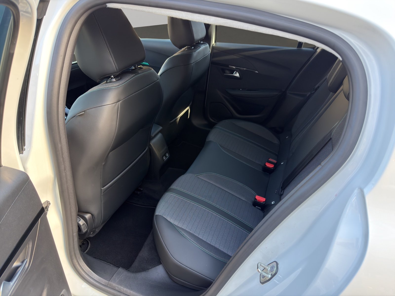 PEUGEOT 208 e-Allure Pack, Électrique, Occasion / Utilisé, Automatique - 5