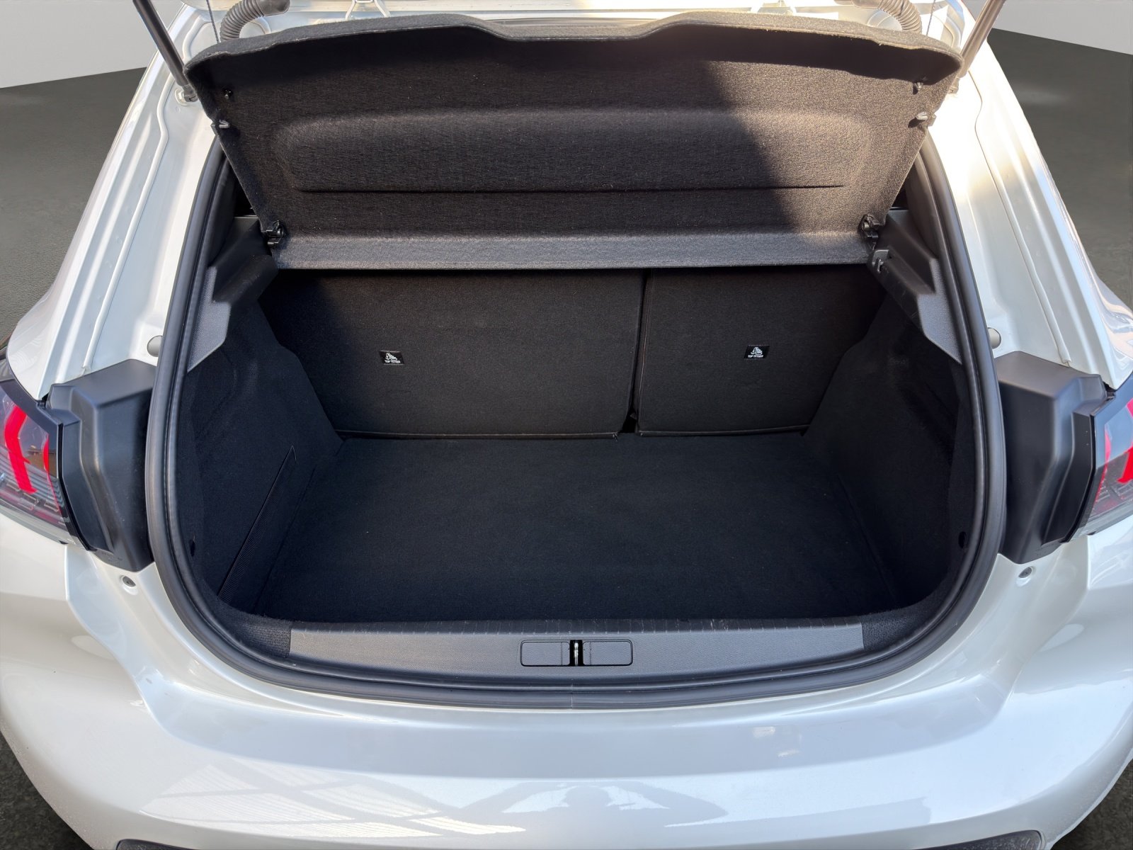 PEUGEOT 208 e-Allure Pack, Électrique, Occasion / Utilisé, Automatique - 6