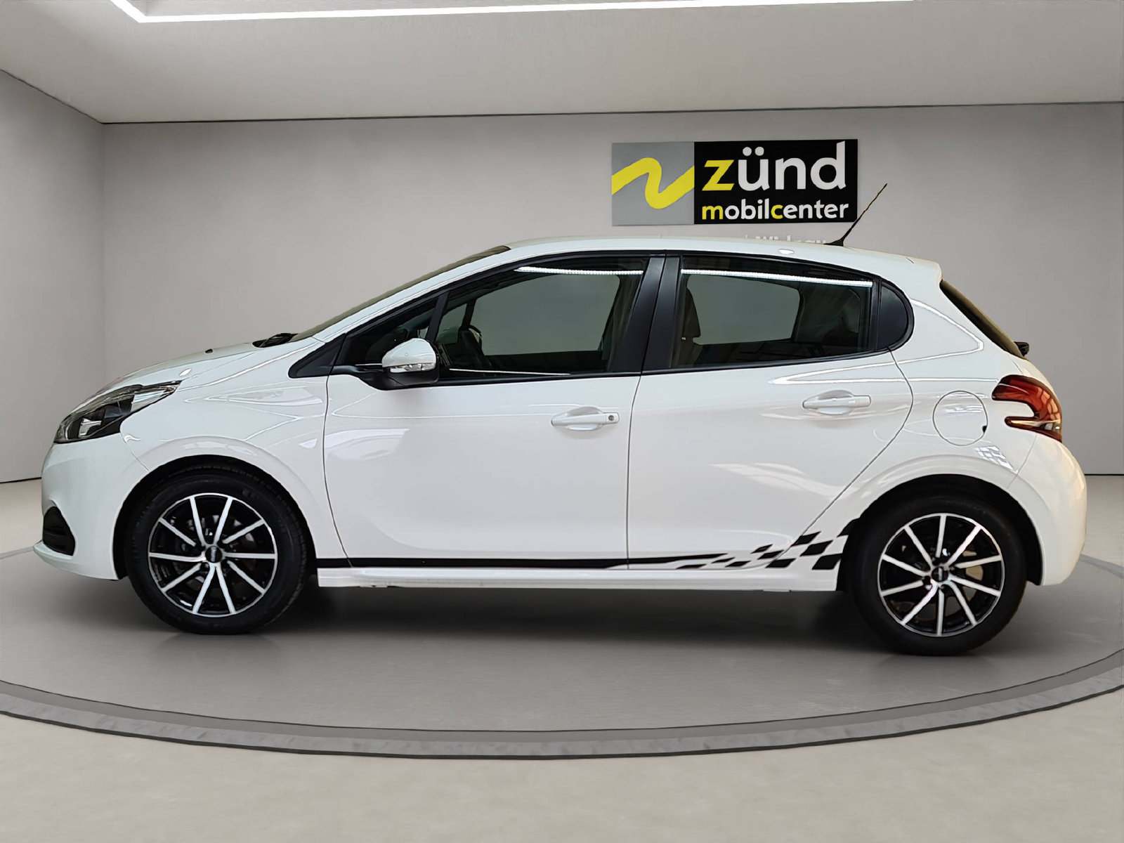 PEUGEOT 208 1.2 PureTech Active S/S, Benzin, Occasion / Gebraucht, Handschaltung - 2