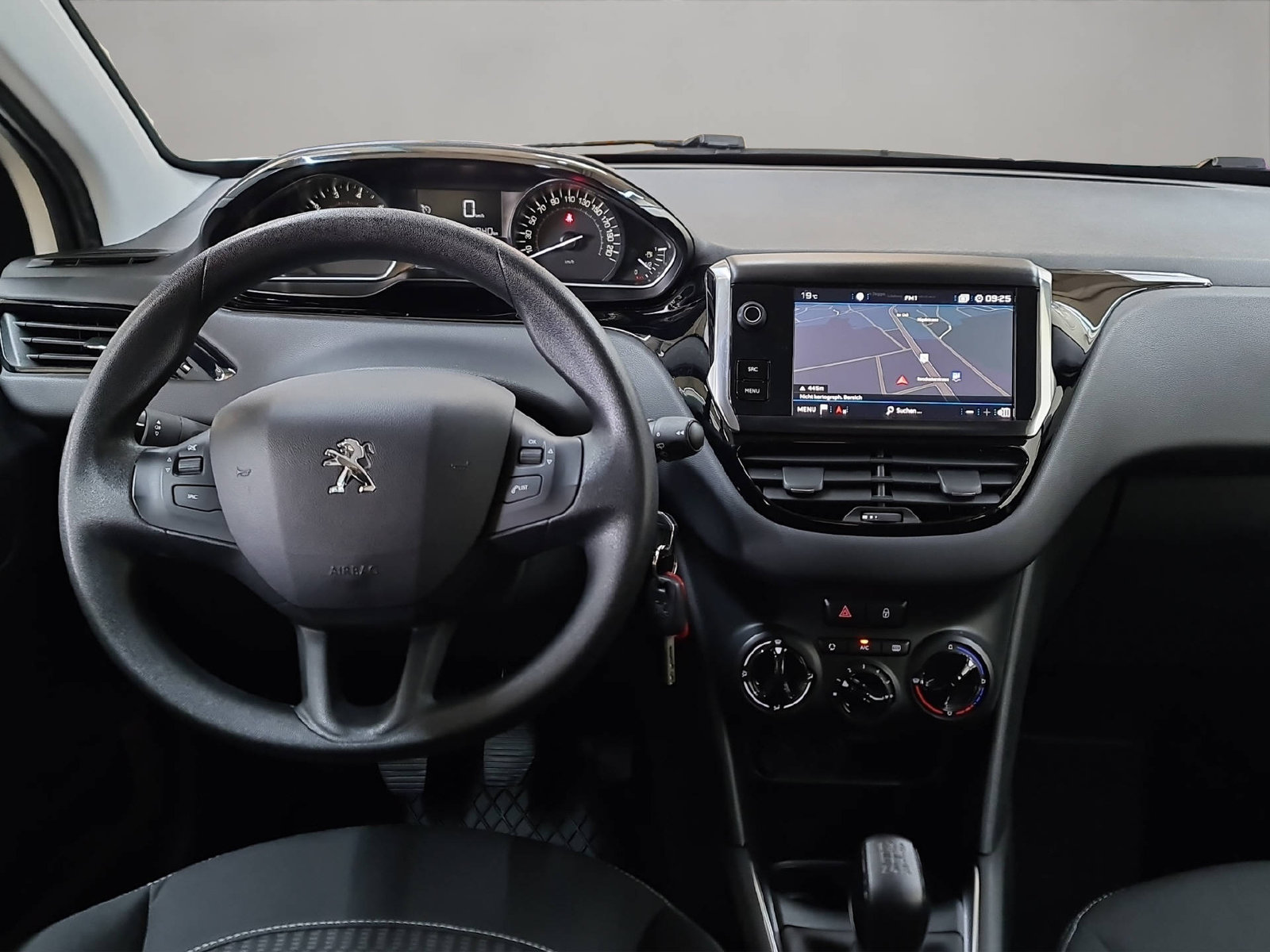 PEUGEOT 208 1.2 PureTech Active S/S, Benzin, Occasion / Gebraucht, Handschaltung - 7
