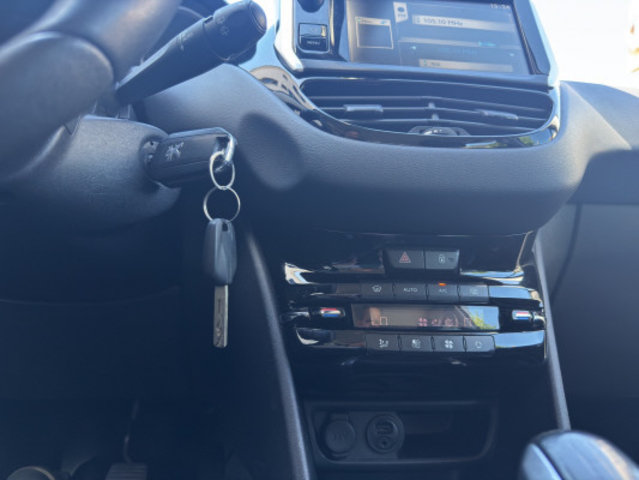 PEUGEOT 208 1.6 VTI Intuitive, Petrol, Second hand / Used, Manual - 6