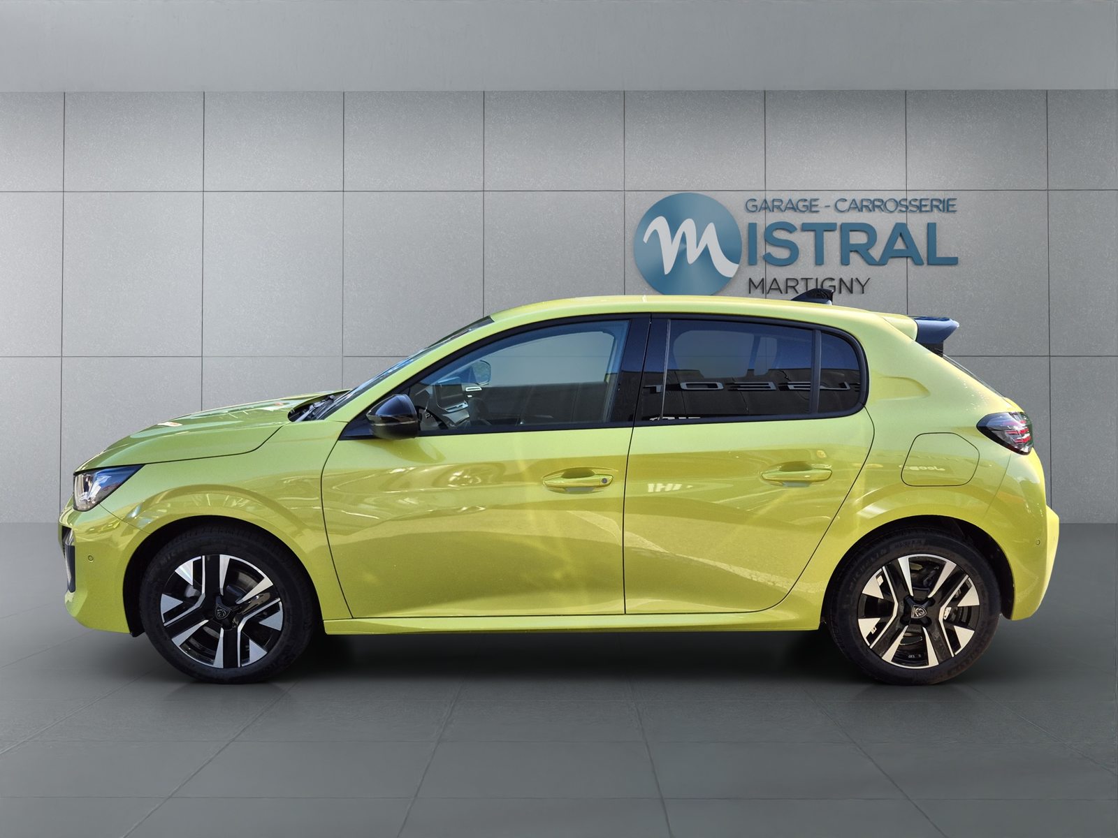PEUGEOT 208 1.2 Hybrid Allure, Mild-Hybrid Petrol/Electric, Second hand / Used, Automatic - 2