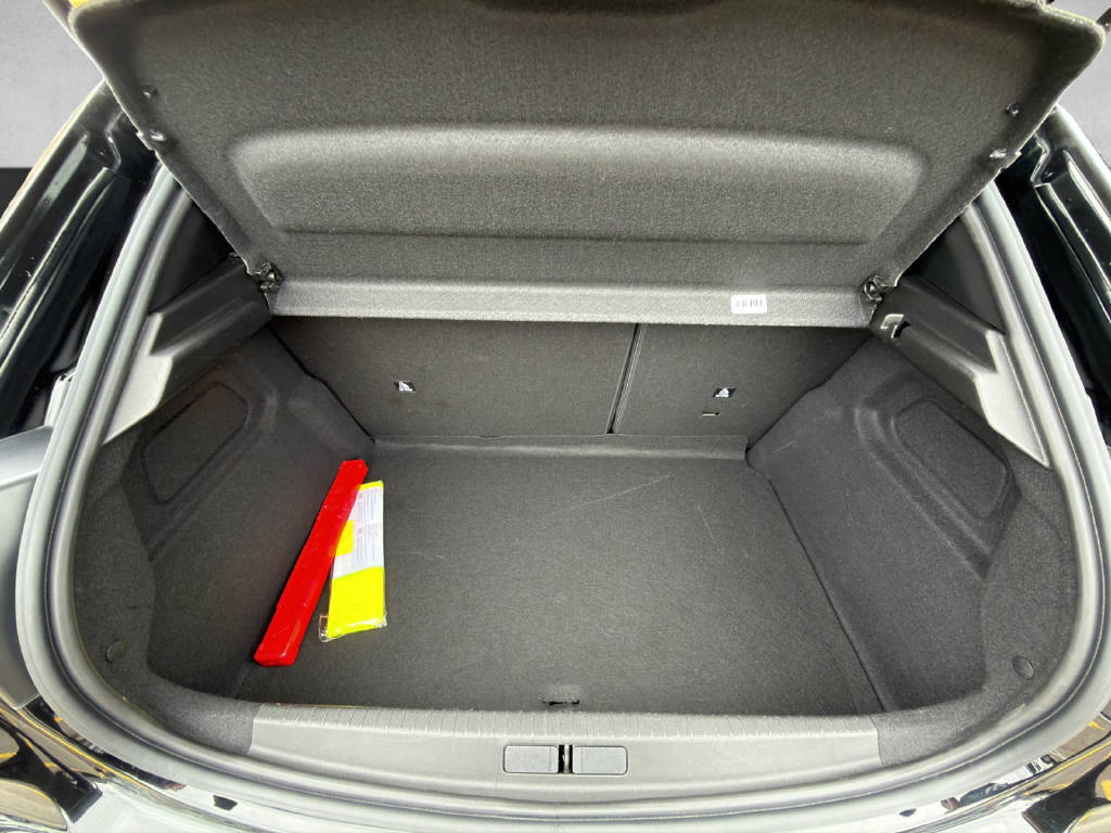 PEUGEOT 208 1.2 Hybrid 145 GT, Mild-Hybrid Benzin/Elektro, Occasion / Gebraucht, Automatik - 6