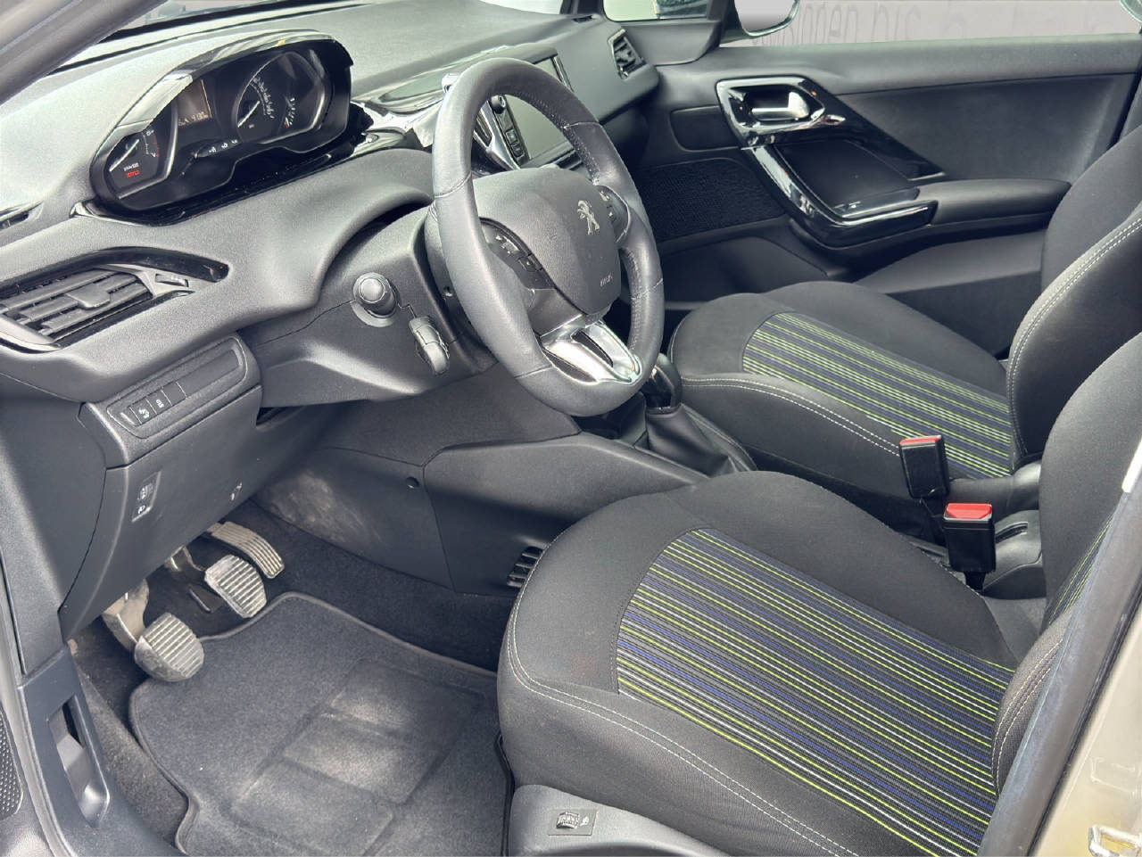 PEUGEOT 208 1.2 PureTech Urban Soul, Essence, Occasion / Utilisé, Manuelle - 4
