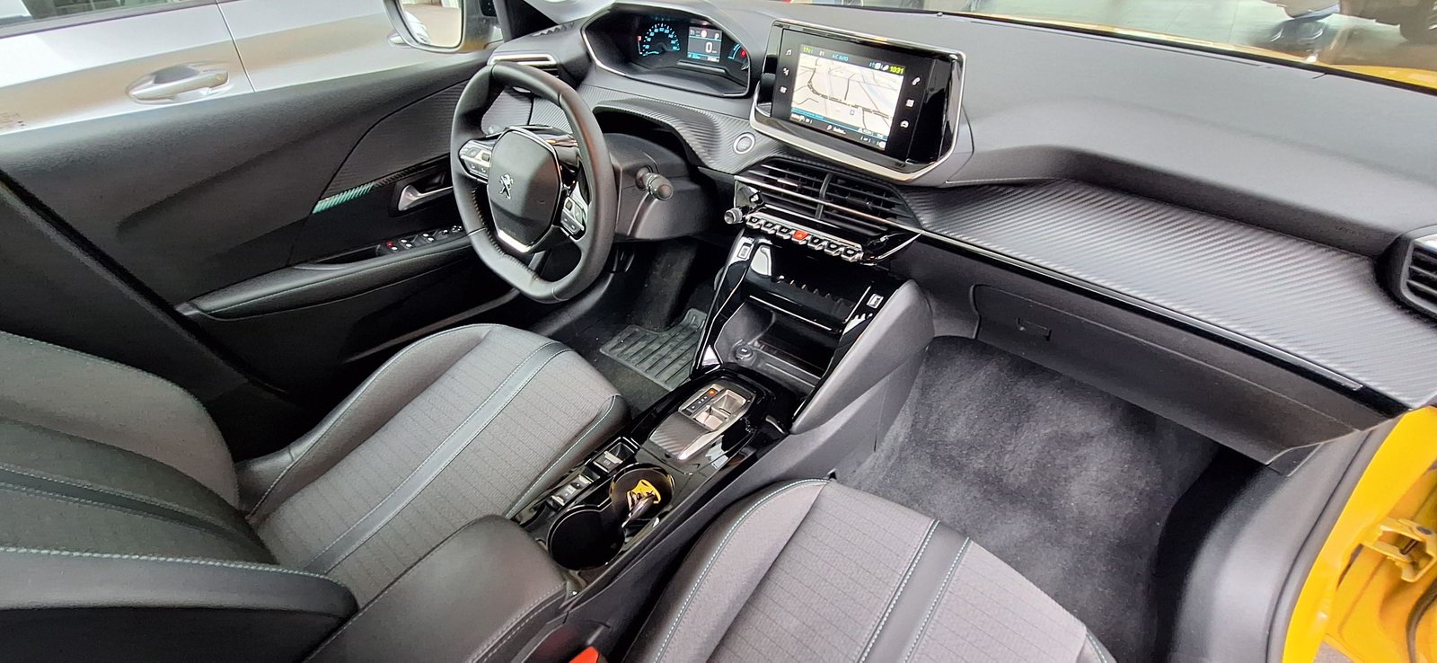 PEUGEOT 208 e-Allure, Électrique, Occasion / Utilisé, Automatique - 6