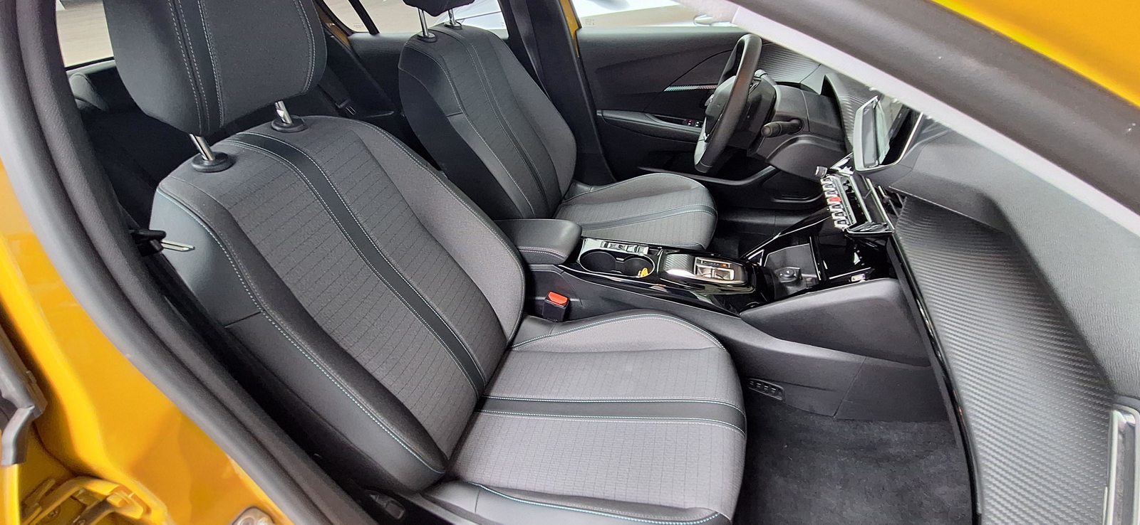 PEUGEOT 208 e-Allure, Électrique, Occasion / Utilisé, Automatique - 7