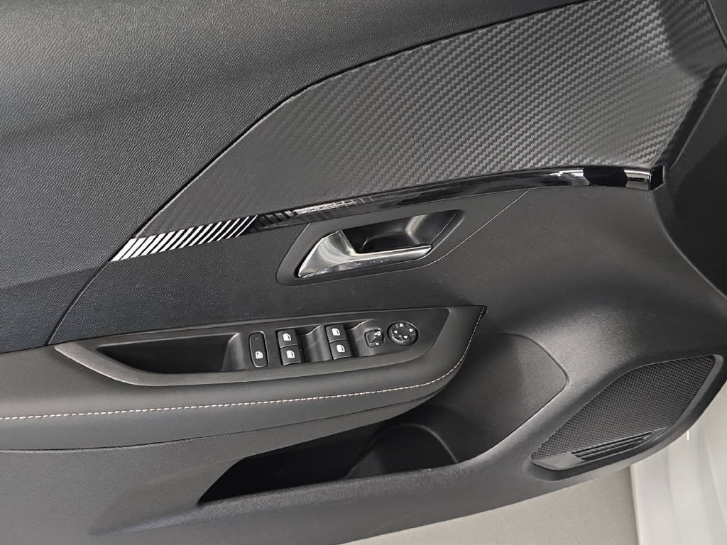 PEUGEOT 208 e-Allure, Électrique, Occasion / Utilisé, Automatique - 6