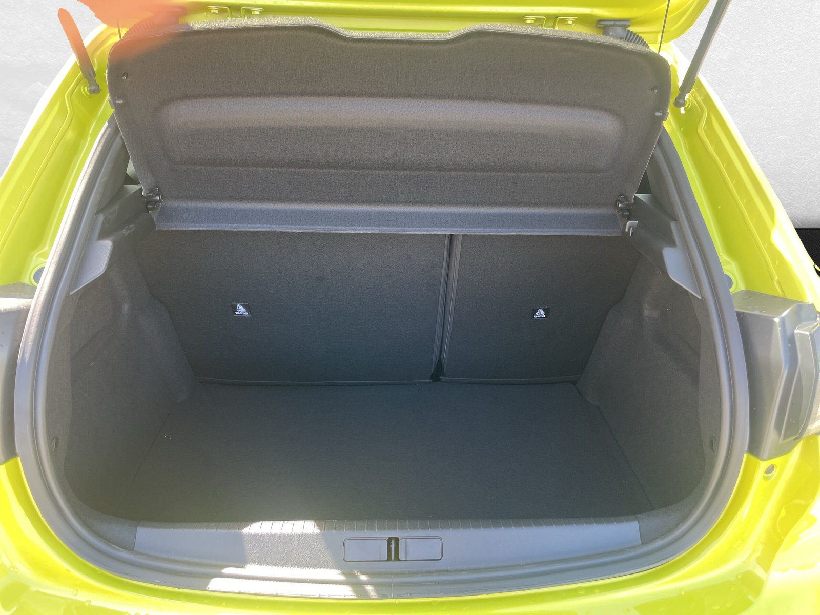 PEUGEOT 208 1.2 Hybrid 145 GT, Mild-Hybrid Benzin/Elektro, Occasion / Gebraucht, Automatik - 7