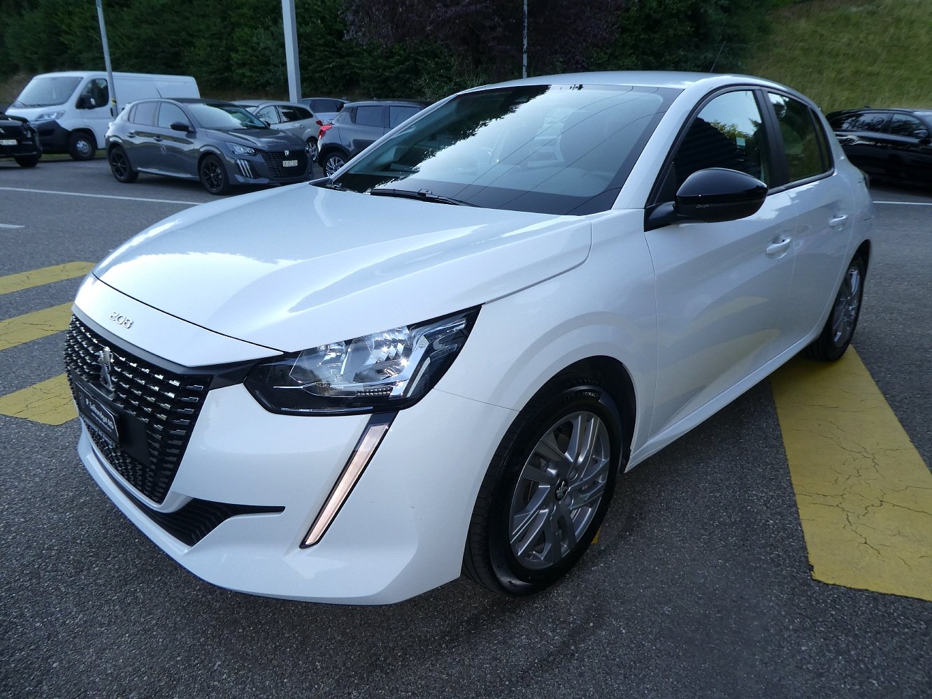 PEUGEOT 208 1.2 PureTech 100 Active Pack EAT8, Petrol, Second hand / Used, Automatic - 4