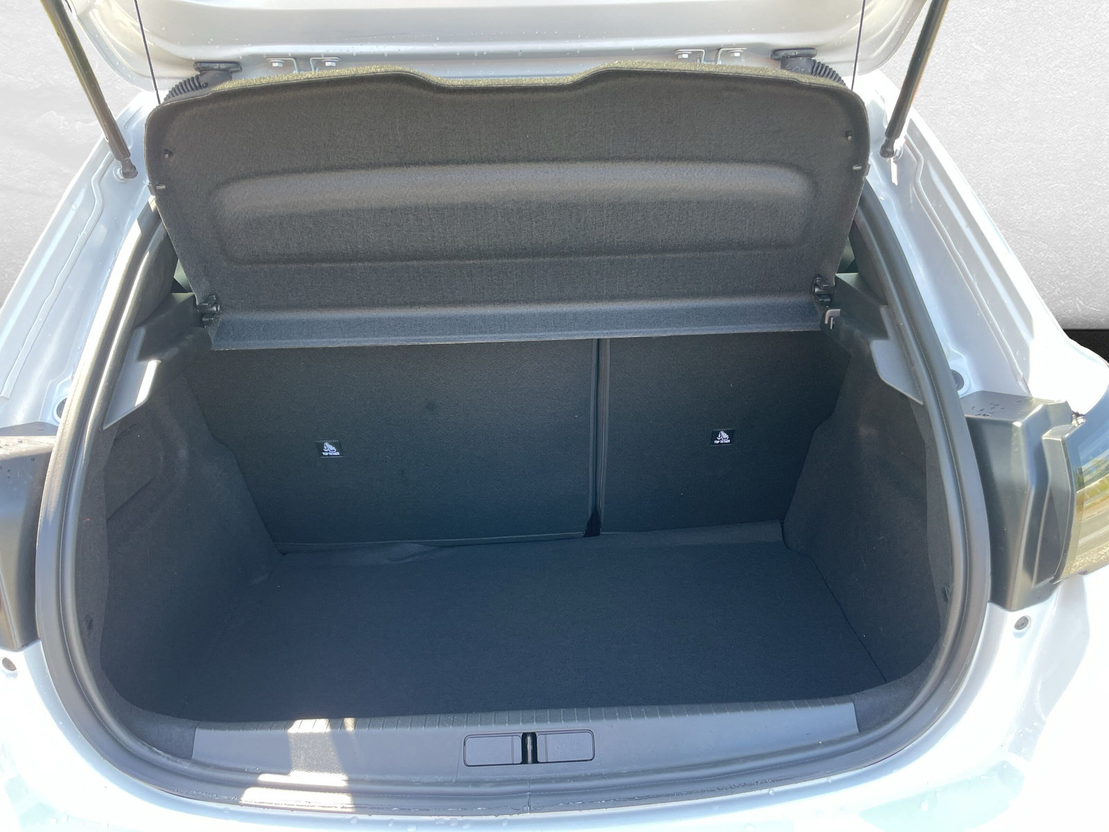 PEUGEOT 208 1.2 Hybrid 145 GT, Mild-Hybrid Benzin/Elektro, Occasion / Gebraucht, Automatik - 6