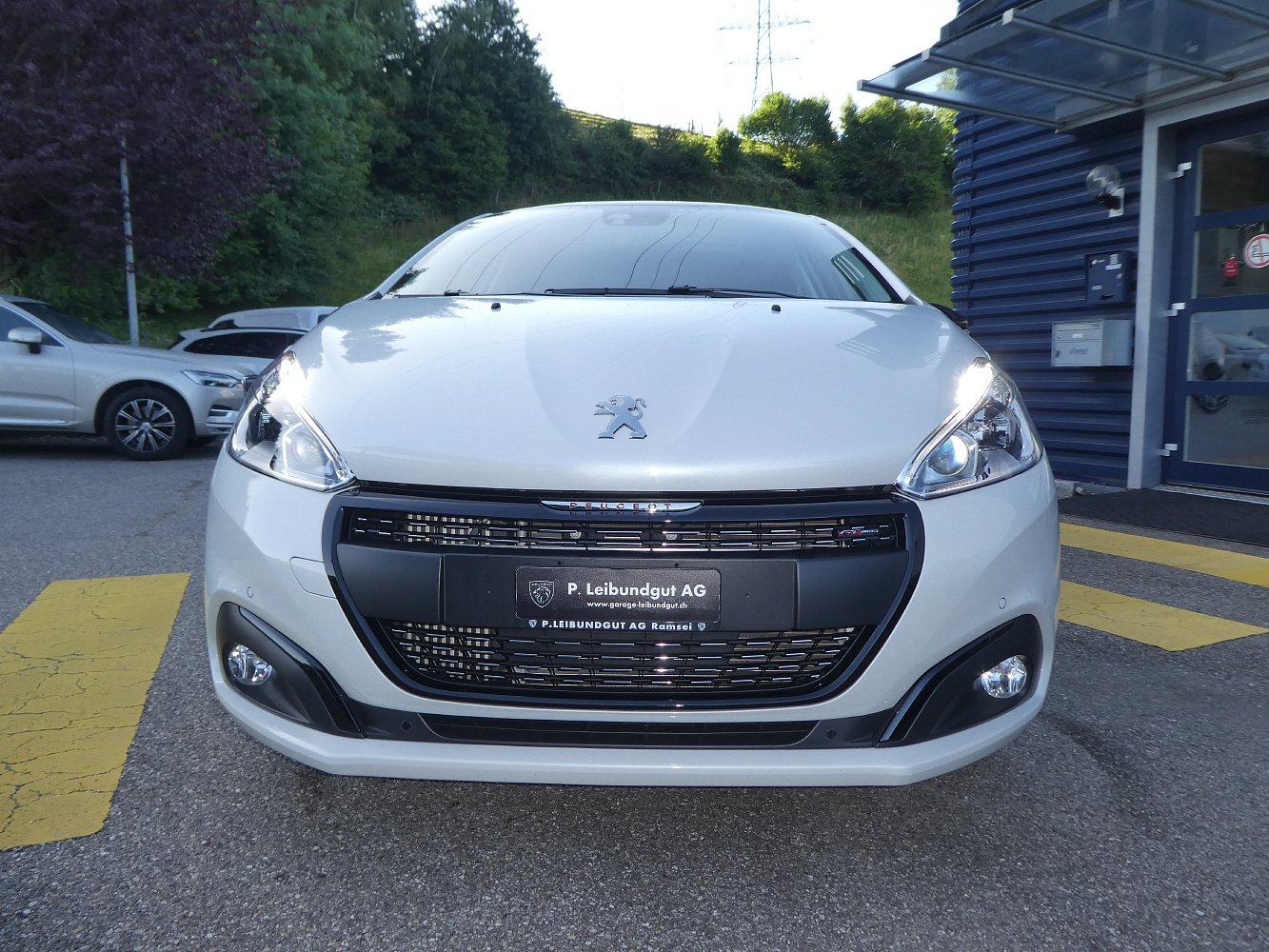 PEUGEOT 208 1.2 PureTech GT Line Automat, Petrol, Second hand / Used, Automatic - 2