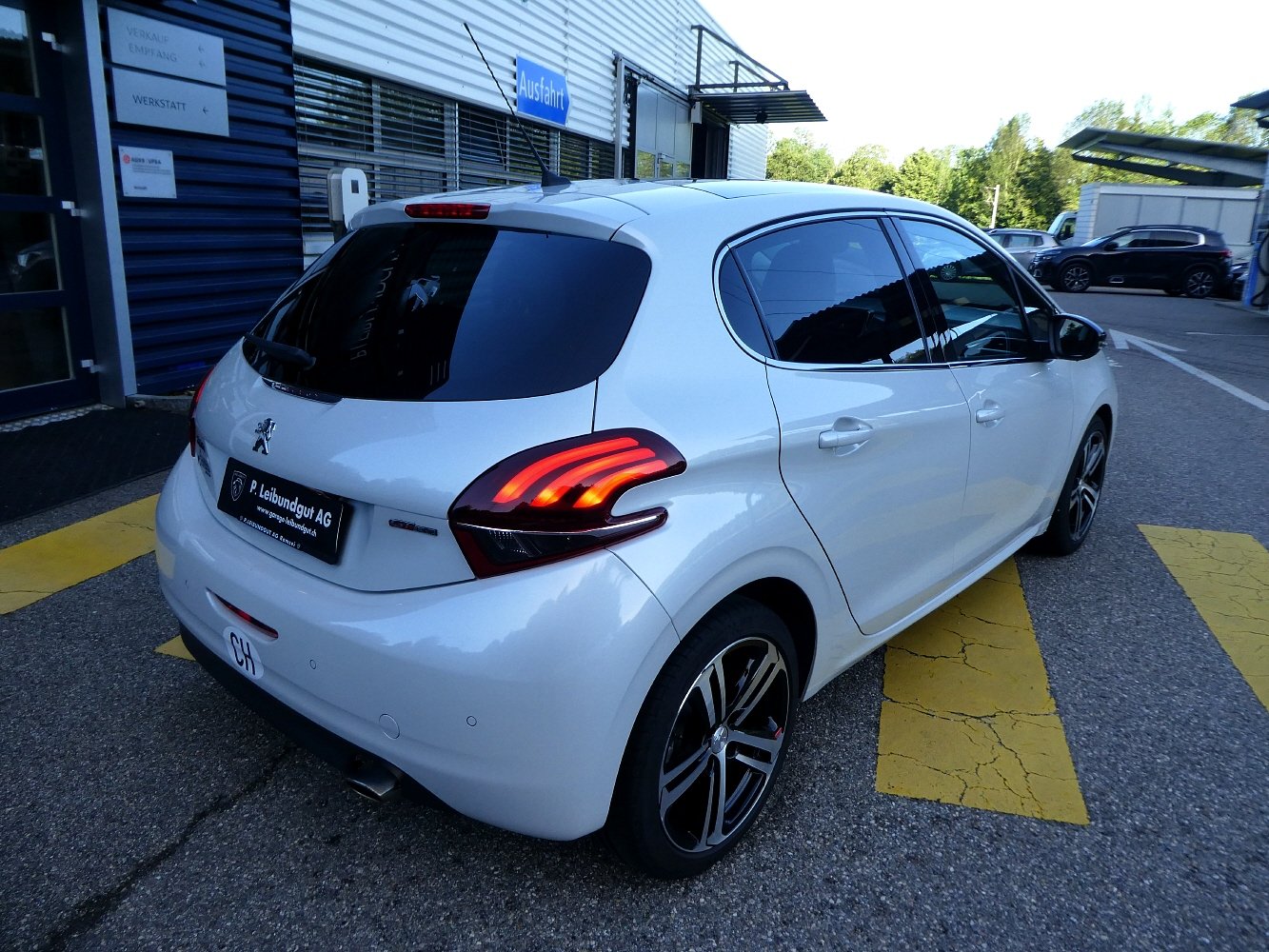 PEUGEOT 208 1.2 PureTech GT Line Automat, Petrol, Second hand / Used, Automatic - 5