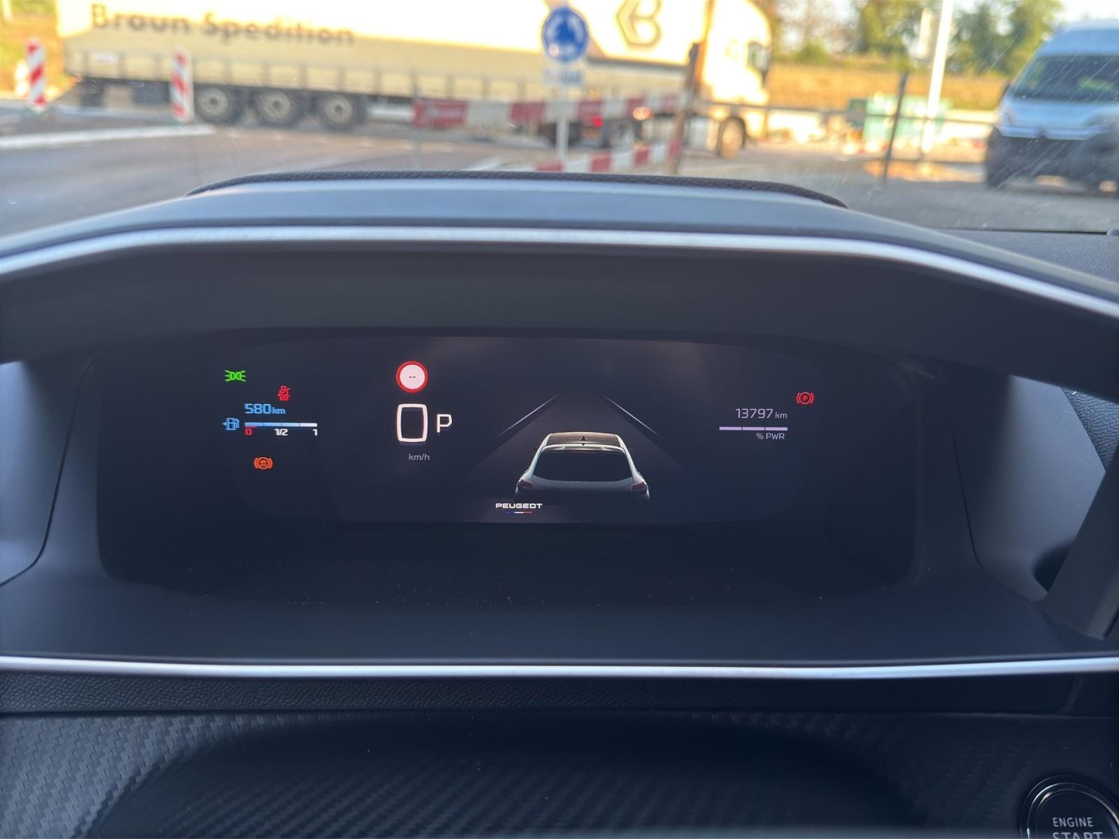 PEUGEOT 208 1.2 Hybrid GT, Mild-Hybrid Petrol/Electric, Second hand / Used, Automatic - 6