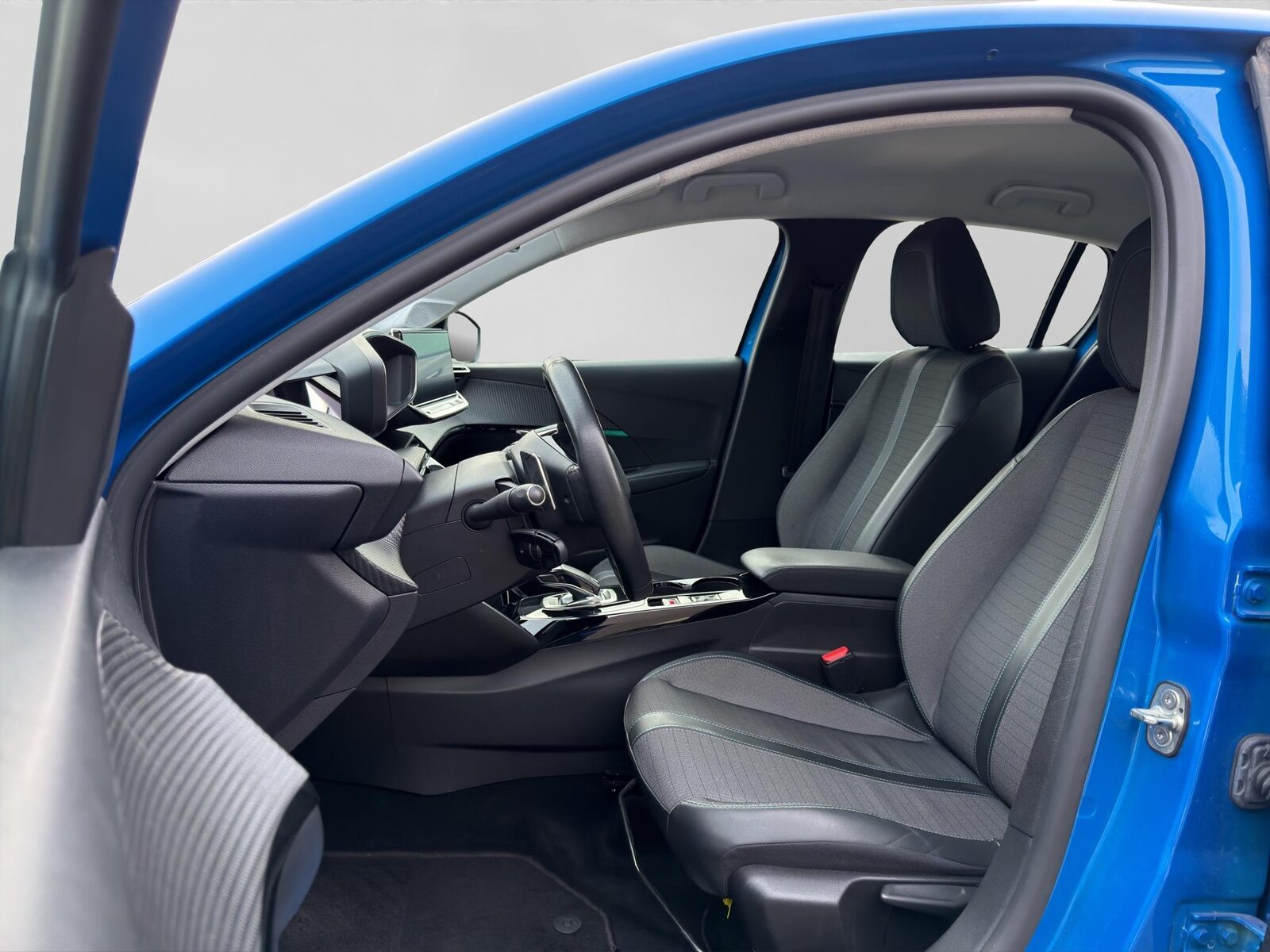 PEUGEOT 208 1.2 PureTech 100 Allure, Benzin, Occasion / Gebraucht, Automatik - 2
