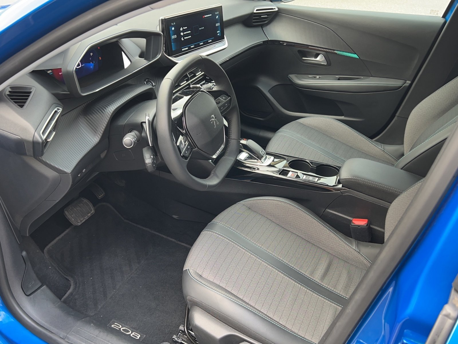 PEUGEOT 208 1.2 PureTech 130 Allure Pa, Benzin, Occasion / Gebraucht, Automatik - 4