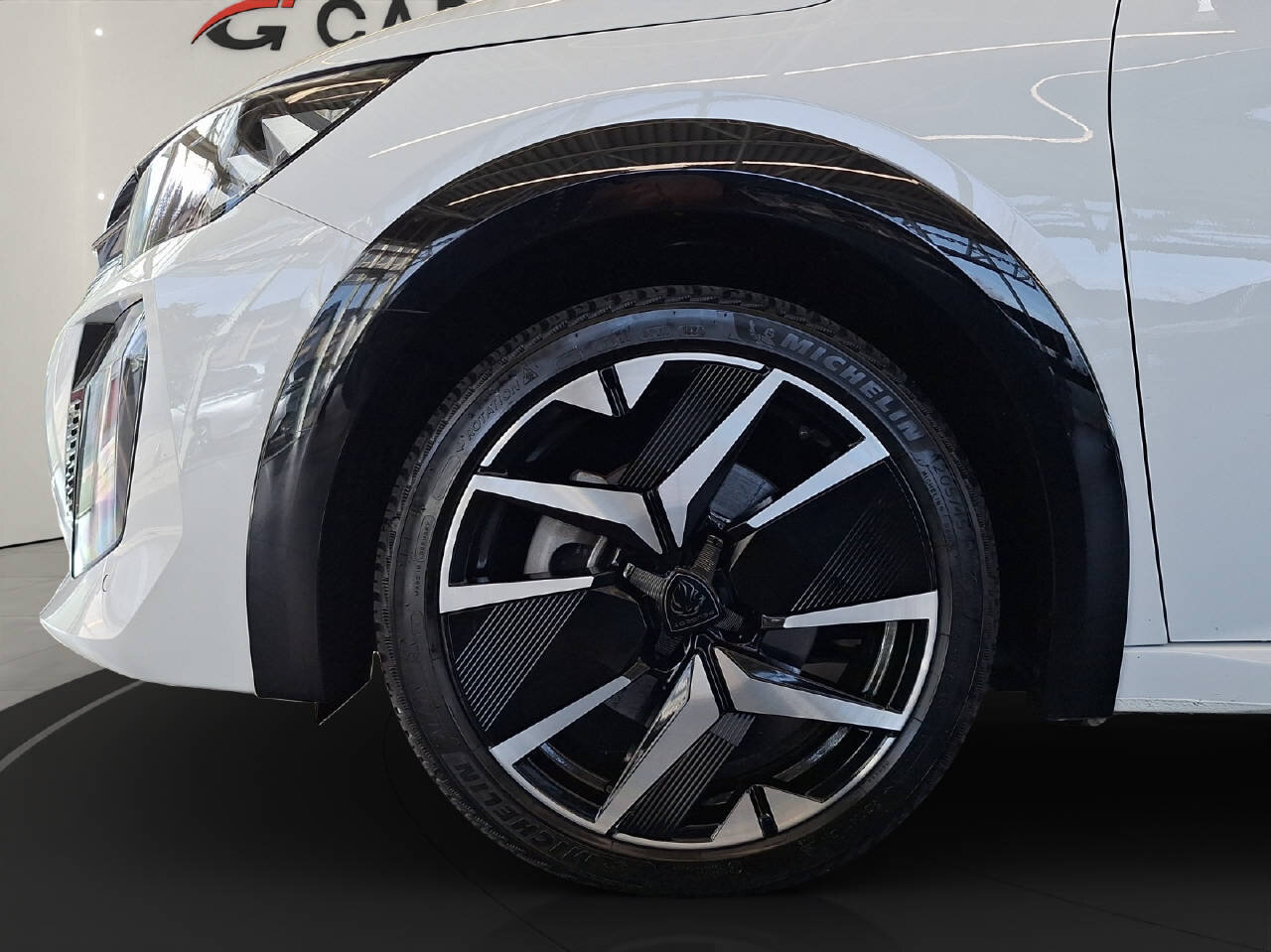 PEUGEOT 208 1.2 Hybrid 145 PS GT, Mild-Hybrid Benzin/Elektro, Occasion / Gebraucht, Automatik - 4