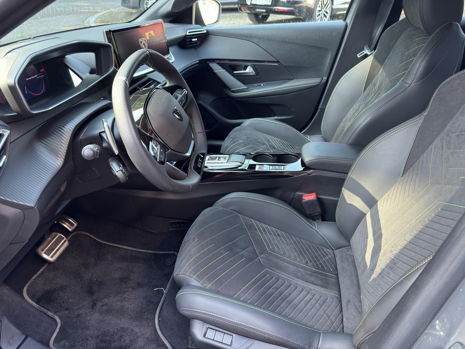 PEUGEOT 208 1.2 Hybrid GT, Mild-Hybrid Benzin/Elektro, Occasion / Gebraucht, Automatik - 5