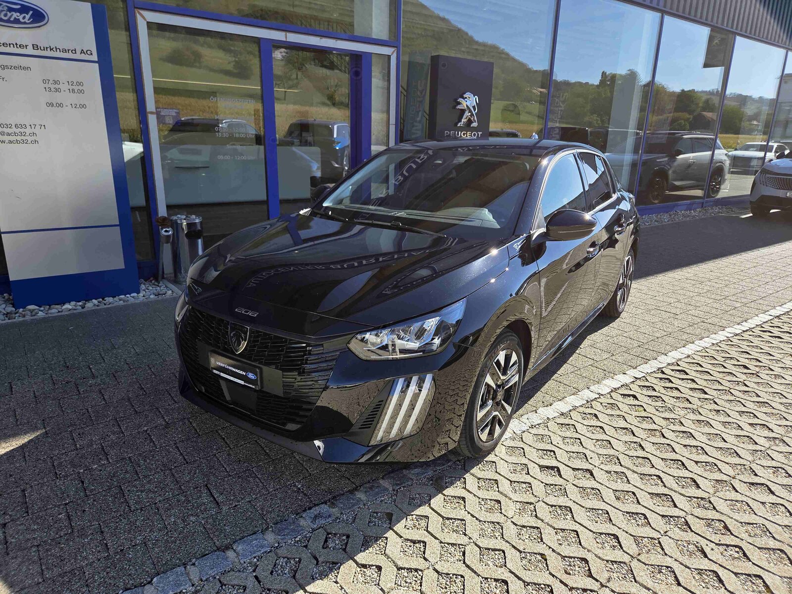 PEUGEOT 208 1.2 Hybrid Allure Premium, Mild-Hybrid Benzin/Elektro, Occasion / Gebraucht, Automatik - 2