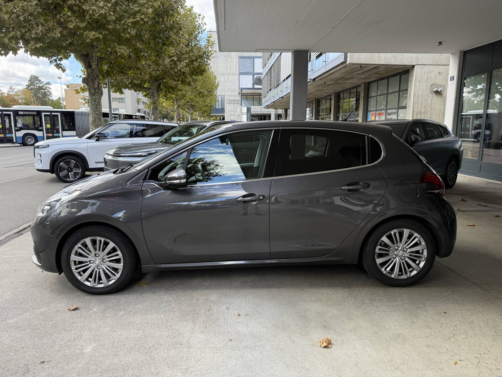 PEUGEOT 208 1.2 PureTech Allure S/S, Benzina, Occasioni / Usate, Automatico - 2