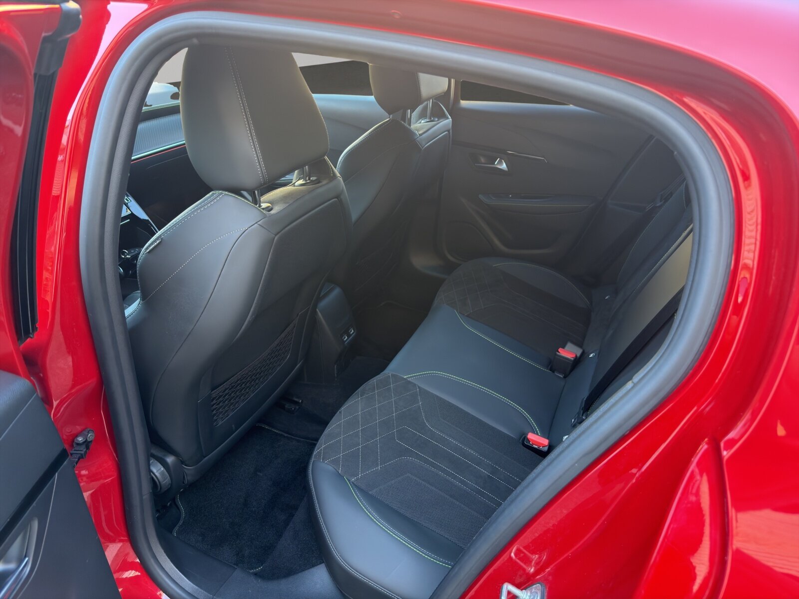 PEUGEOT 208 e-GT Pack, Électrique, Occasion / Utilisé, Automatique - 5