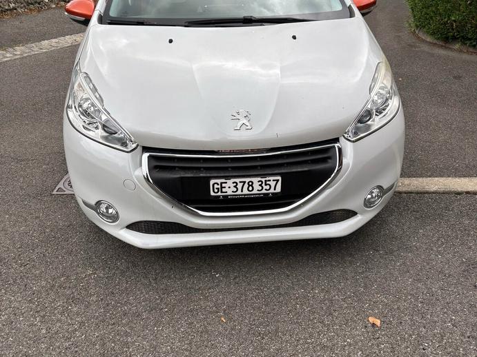 PEUGEOT 208 1.2 PureTech Roland Garros, Benzin, Occasion / Gebraucht, Handschaltung