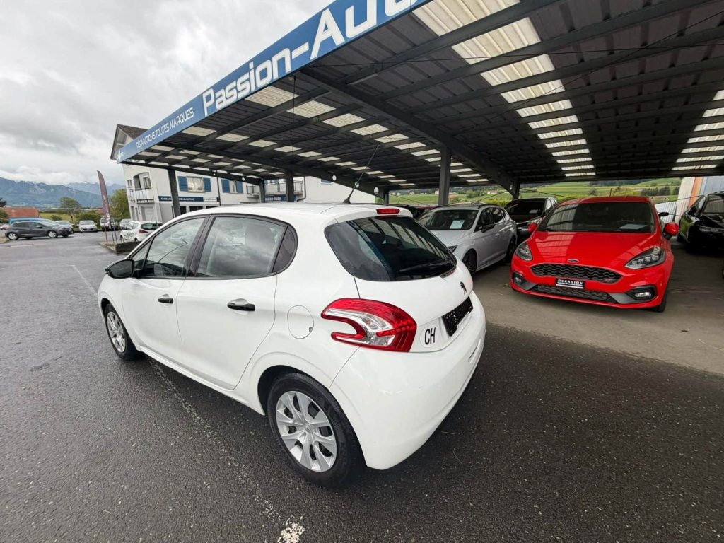 PEUGEOT 208 1.2 VTi Intuitive, Benzin, Occasion / Gebraucht, Handschaltung - 6