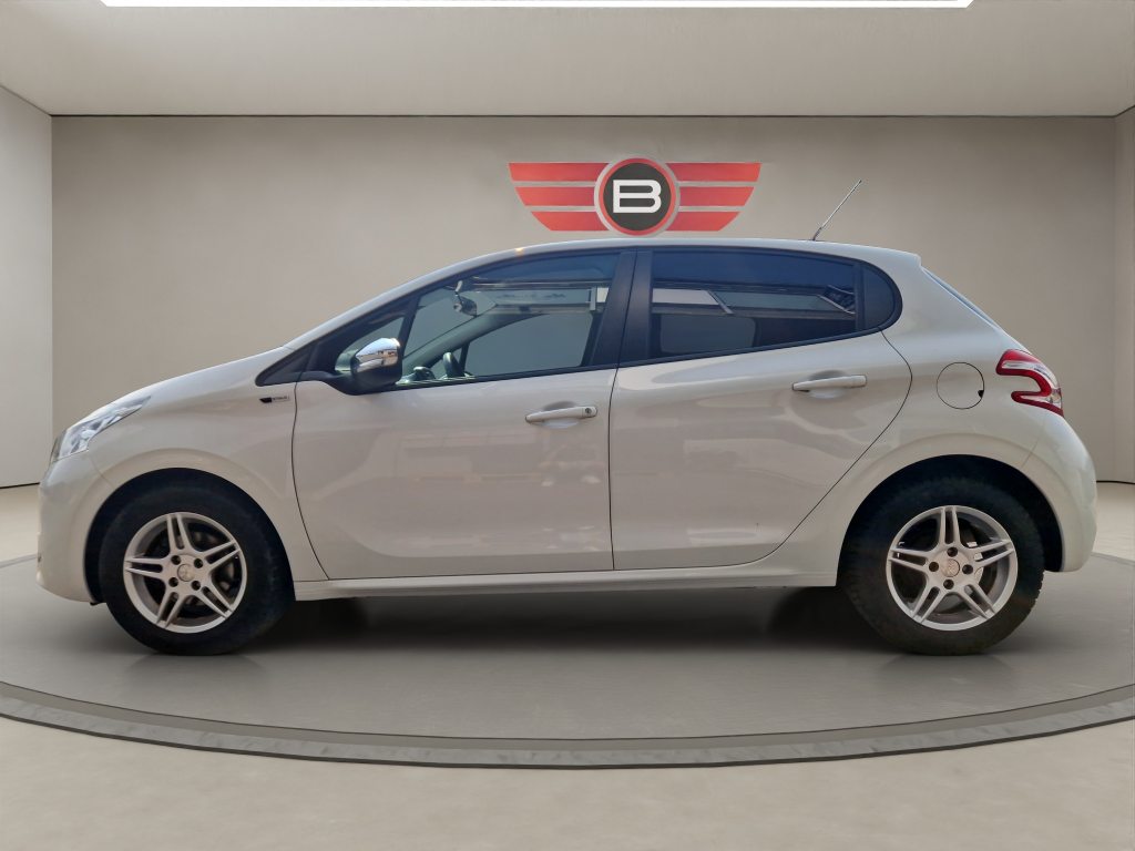 PEUGEOT 208 1.2 VTi Intuitive, Benzin, Occasion / Gebraucht, Handschaltung - 3