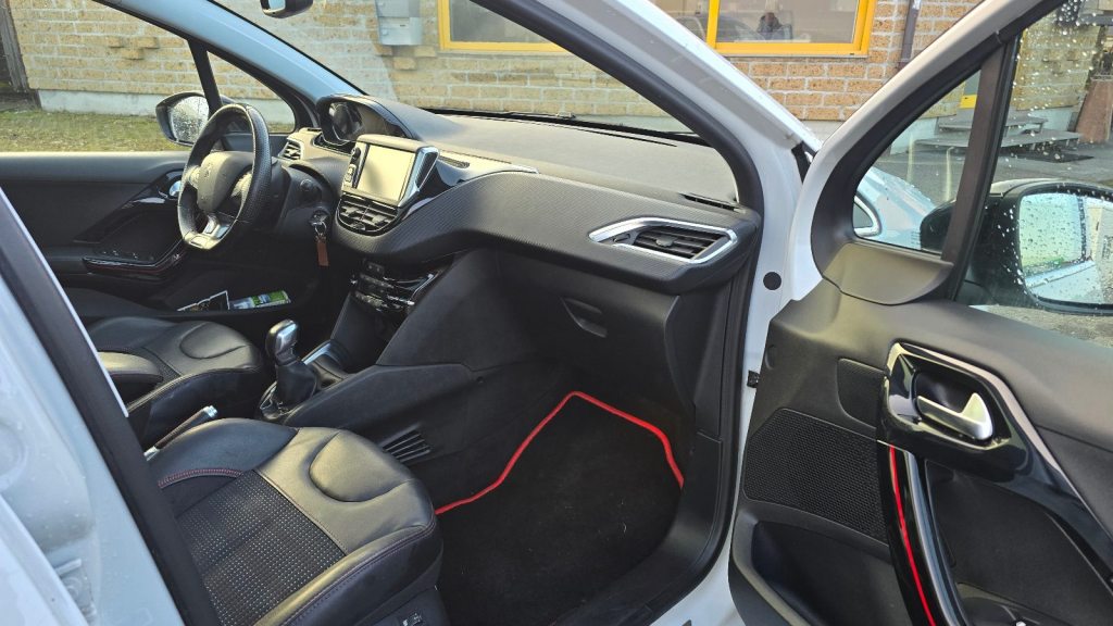 PEUGEOT 208 1.2 PureTech GT Line S/S, Benzin, Occasion / Gebraucht, Handschaltung - 7