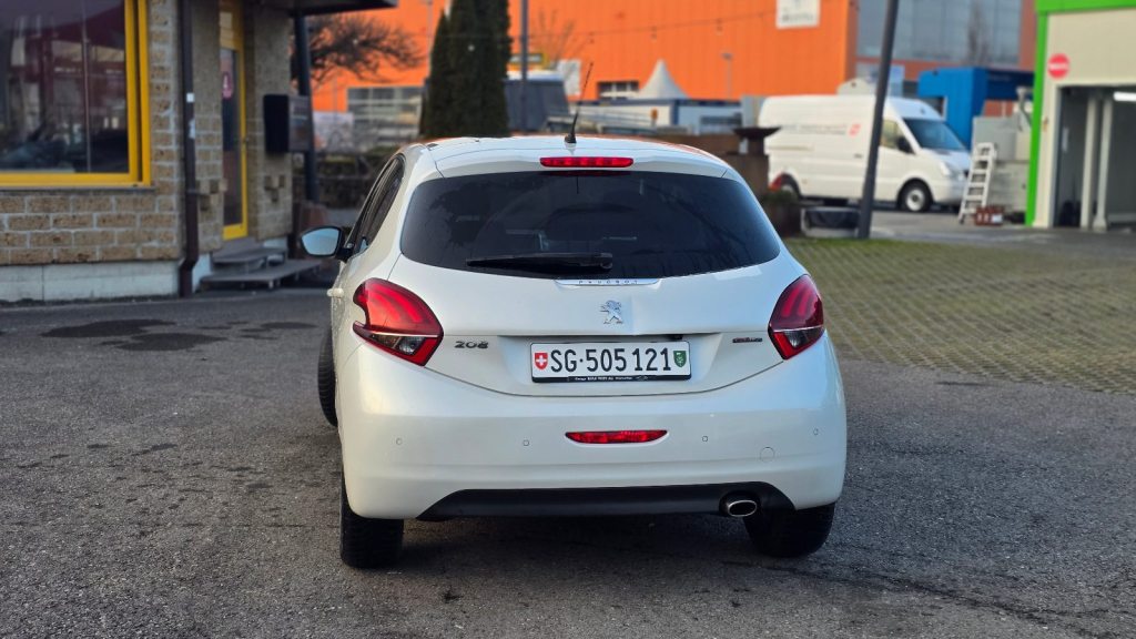 PEUGEOT 208 1.2 PureTech GT Line S/S, Benzin, Occasion / Gebraucht, Handschaltung - 4