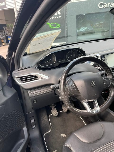 PEUGEOT 208 1.6 VTi Allure, Petrol, Second hand / Used, Manual - 6