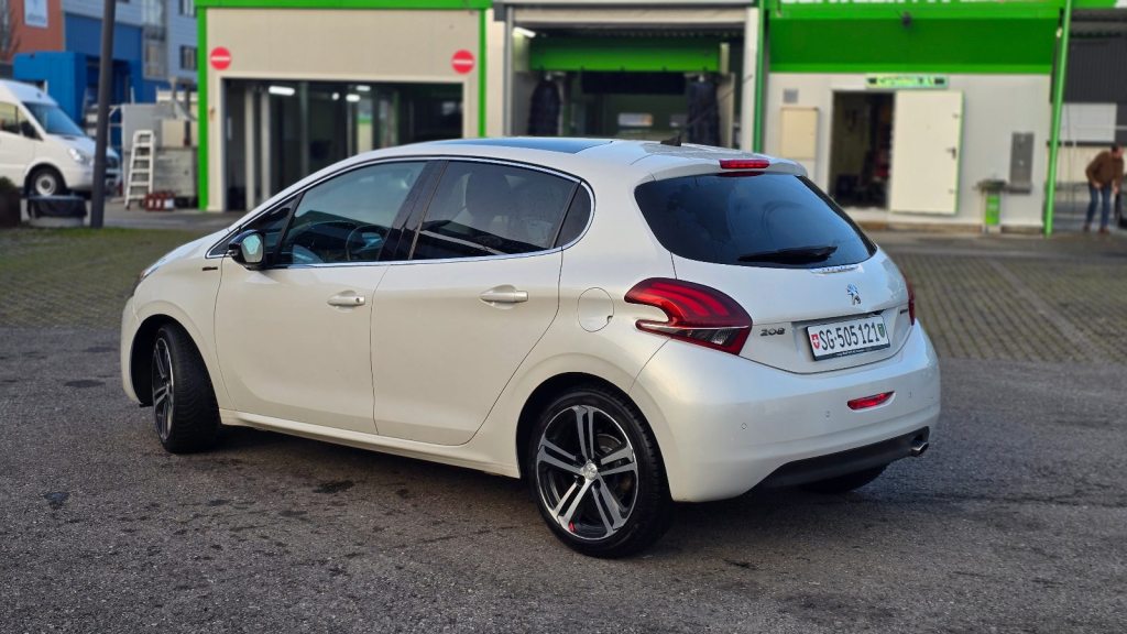 PEUGEOT 208 1.2 PureTech GT Line S/S, Benzin, Occasion / Gebraucht, Handschaltung - 3