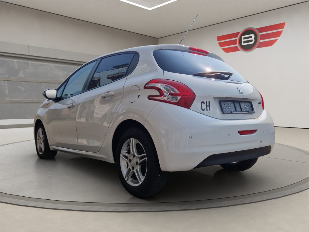 PEUGEOT 208 1.2 VTi Intuitive, Benzin, Occasion / Gebraucht, Handschaltung - 4