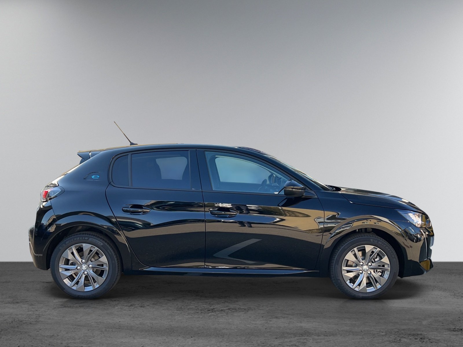 PEUGEOT 208 e-Allure Pack, Electric, Ex-demonstrator, Automatic - 2