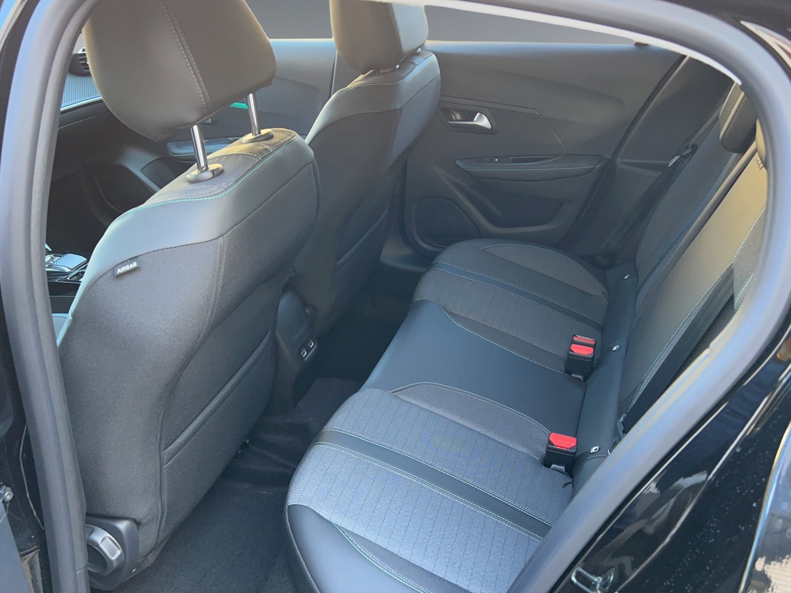 PEUGEOT 208 e-Allure Pack, Electric, Ex-demonstrator, Automatic - 5
