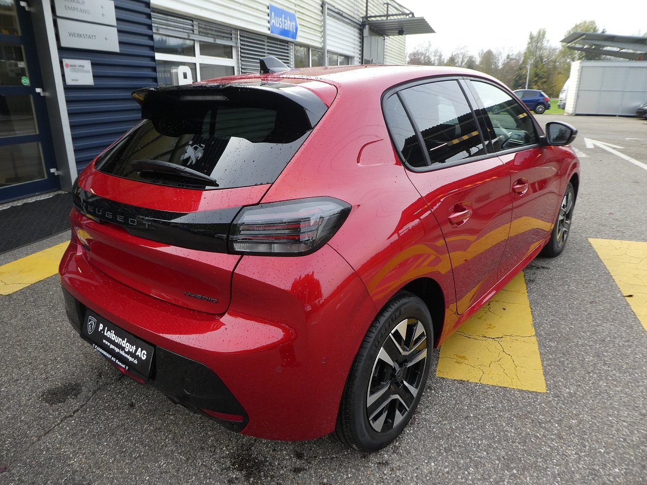 PEUGEOT 208 1.2 Hybrid Allure, Mild-Hybrid Petrol/Electric, Ex-demonstrator, Automatic - 4