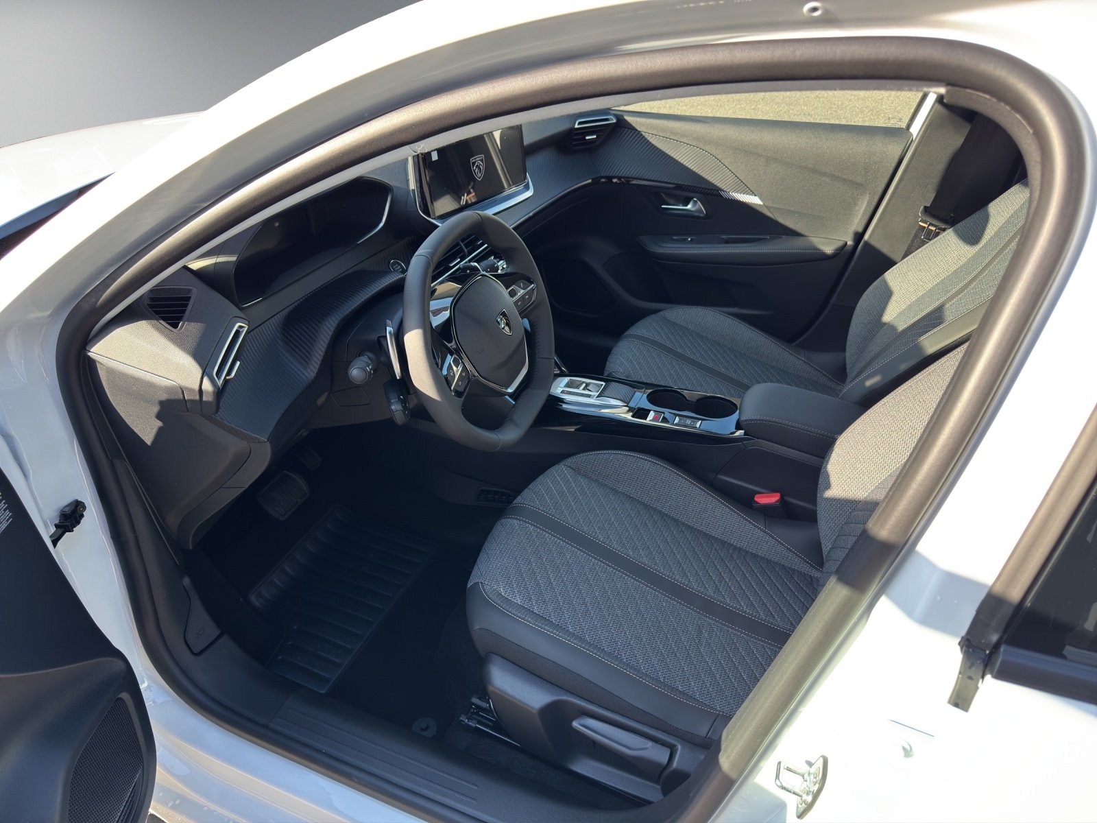 PEUGEOT 208 1.2 Hybrid Allure Premium, Voll-Hybrid Benzin/Elektro, Vorführwagen, Automatik - 4