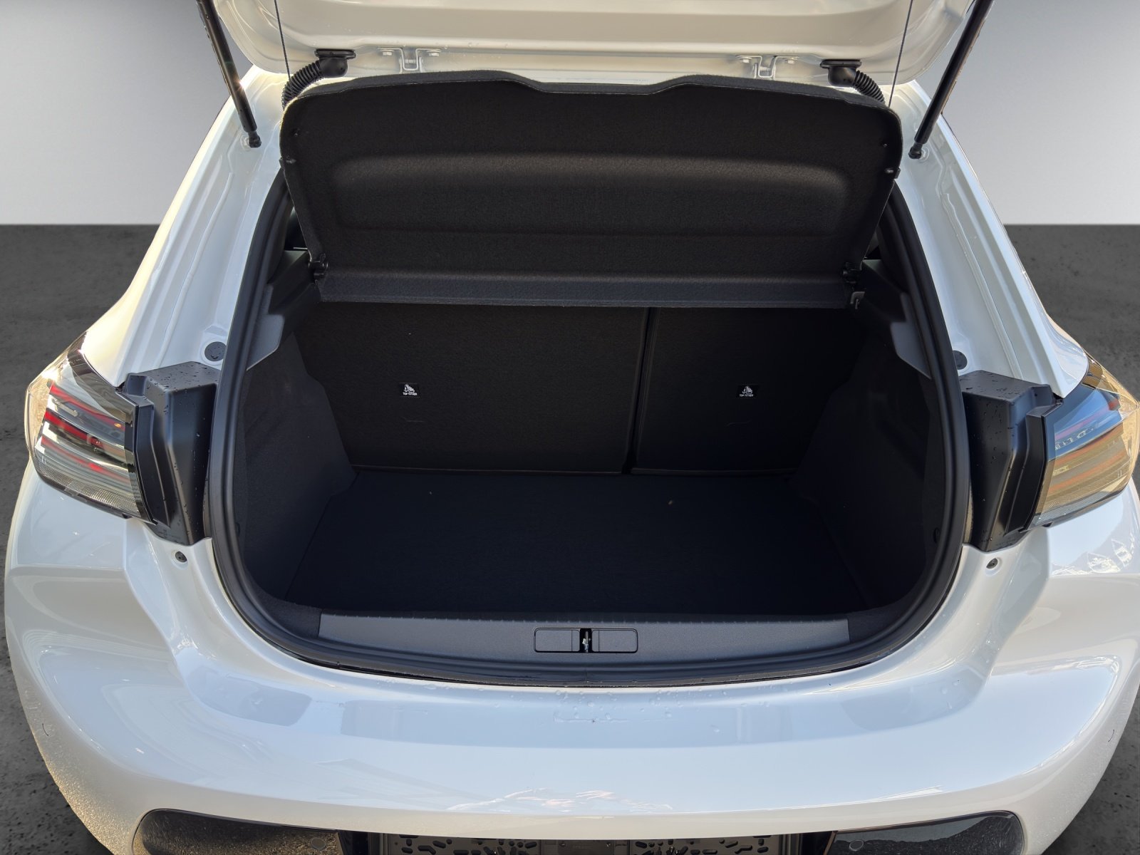 PEUGEOT 208 1.2 Hybrid Allure Premium, Voll-Hybrid Benzin/Elektro, Vorführwagen, Automatik - 6