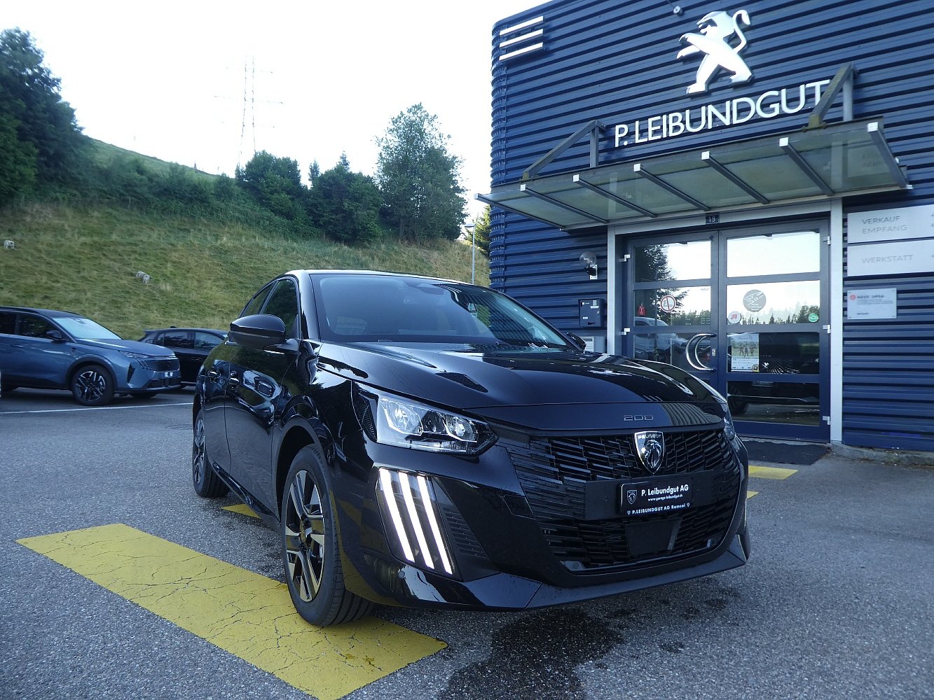 PEUGEOT 208 1.2 Hybrid Allure Premium Bern Edition