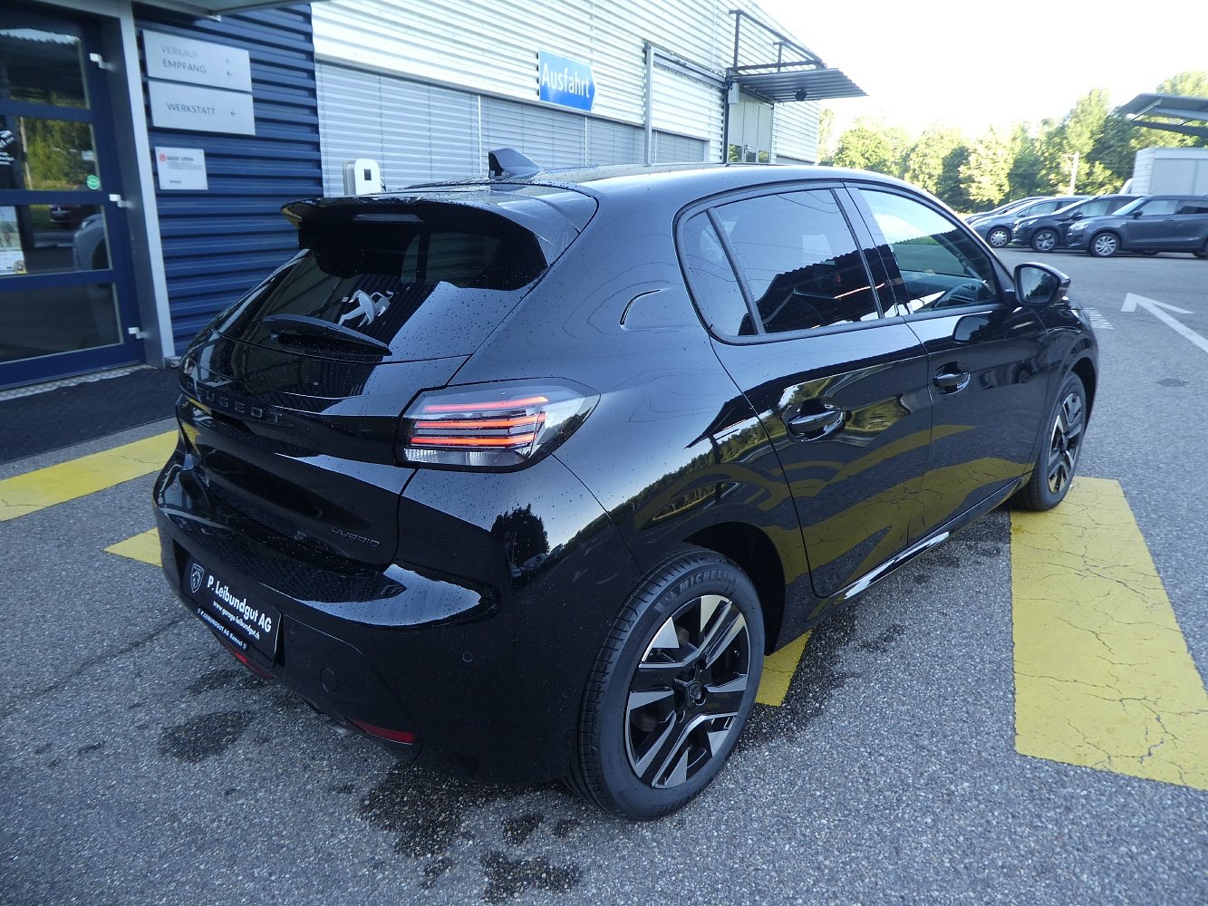 PEUGEOT 208 1.2 Hybrid Allure Premium Bern Edition, Mild-Hybrid Benzin/Elektro, Vorführwagen, Automatik - 4