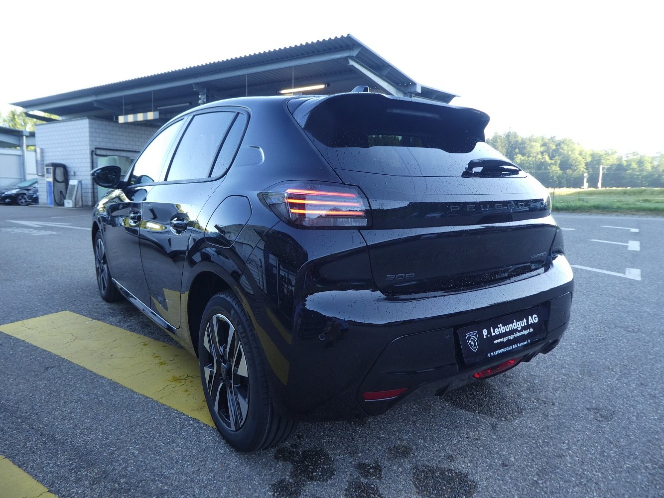 PEUGEOT 208 1.2 Hybrid Allure Premium Bern Edition, Mild-Hybrid Benzin/Elektro, Vorführwagen, Automatik - 5