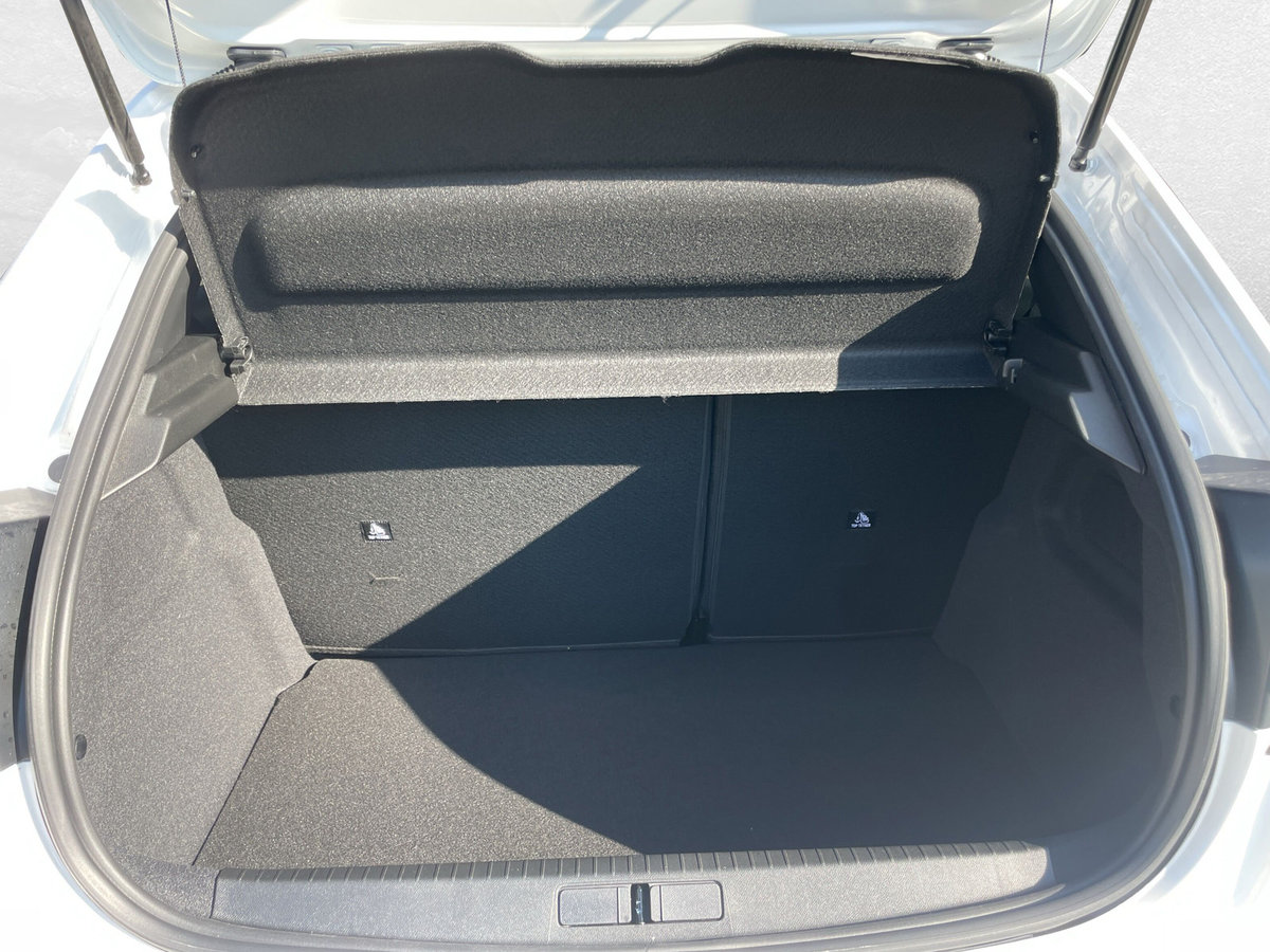 PEUGEOT 208 1.2 Hybrid 136 GT, Mild-Hybrid Petrol/Electric, Ex-demonstrator, Automatic - 6