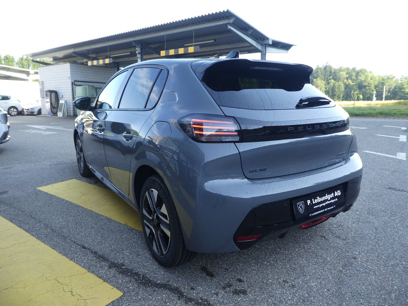 PEUGEOT 208 1.2 Hybrid Allure Premium Bern Edition, Mild-Hybrid Petrol/Electric, Ex-demonstrator, Automatic - 5
