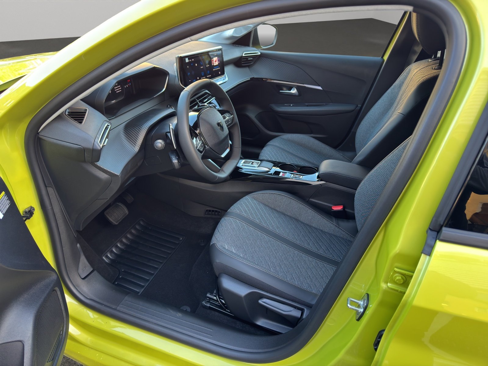 PEUGEOT 208 1.2 Hybrid Allure Premium, Hybride Intégral Essence/Électricité, Voiture de démonstration, Automatique - 4